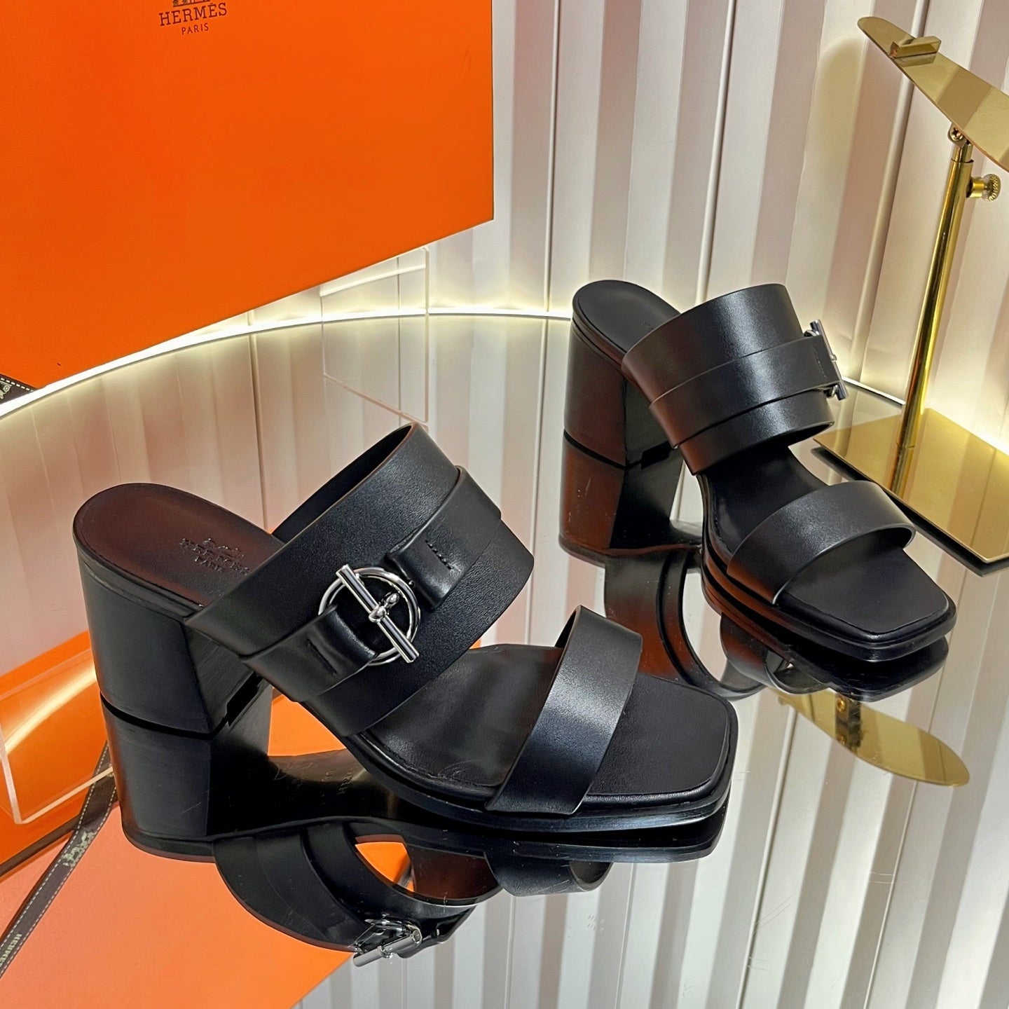 HM 26ss Kelly Buckle High-Heeled Sandals Black Calfskin 641967