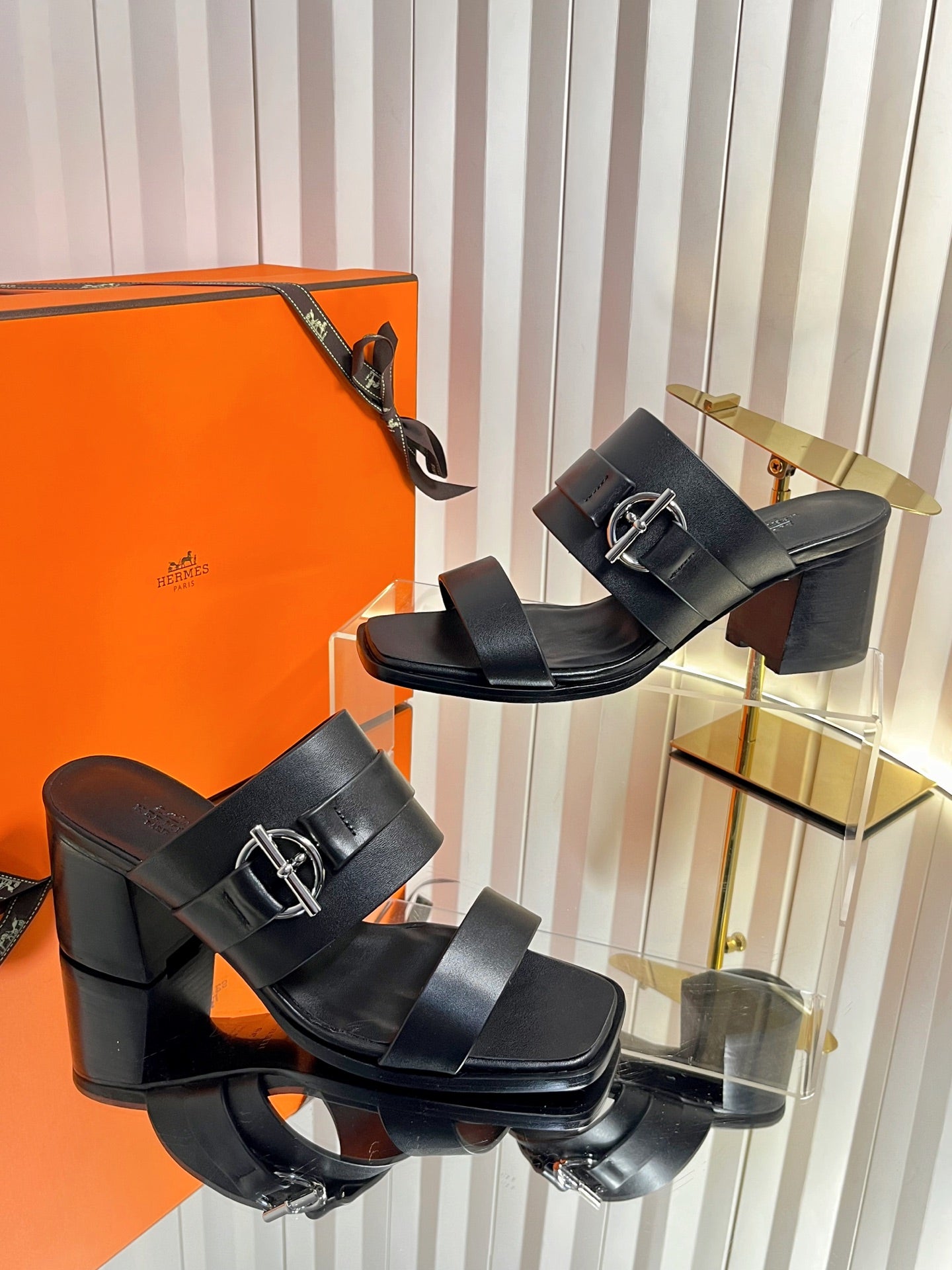 HM 26ss Kelly Buckle High-Heeled Sandals Black Calfskin 641967