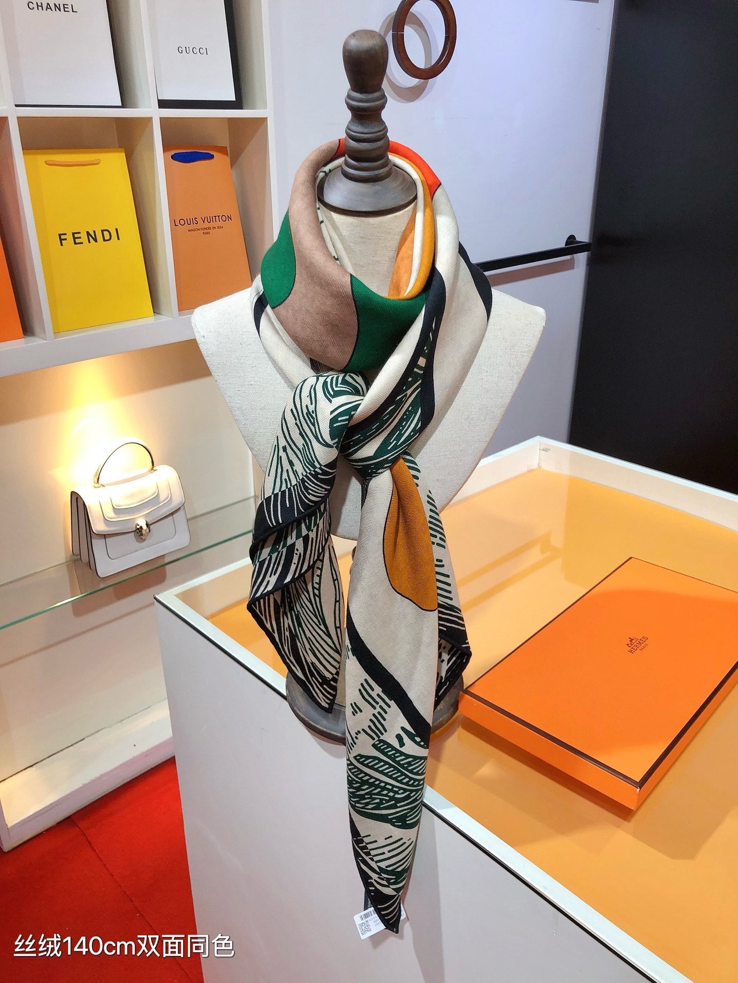 HM Elegant Knight 140 CM Green White Cashmere and Silk 293099