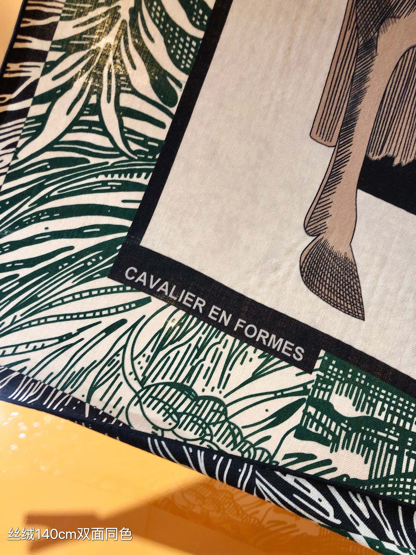 HM Elegant Knight 140 CM Green White Cashmere and Silk 293099