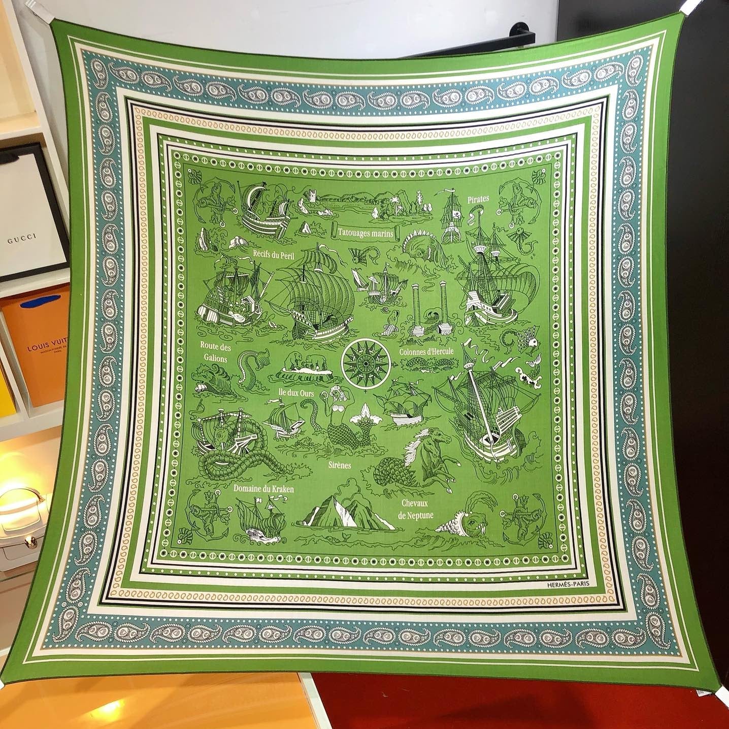 HM 26ss Amazon  Scarf 90 Green Colorful Twill Silk 126340