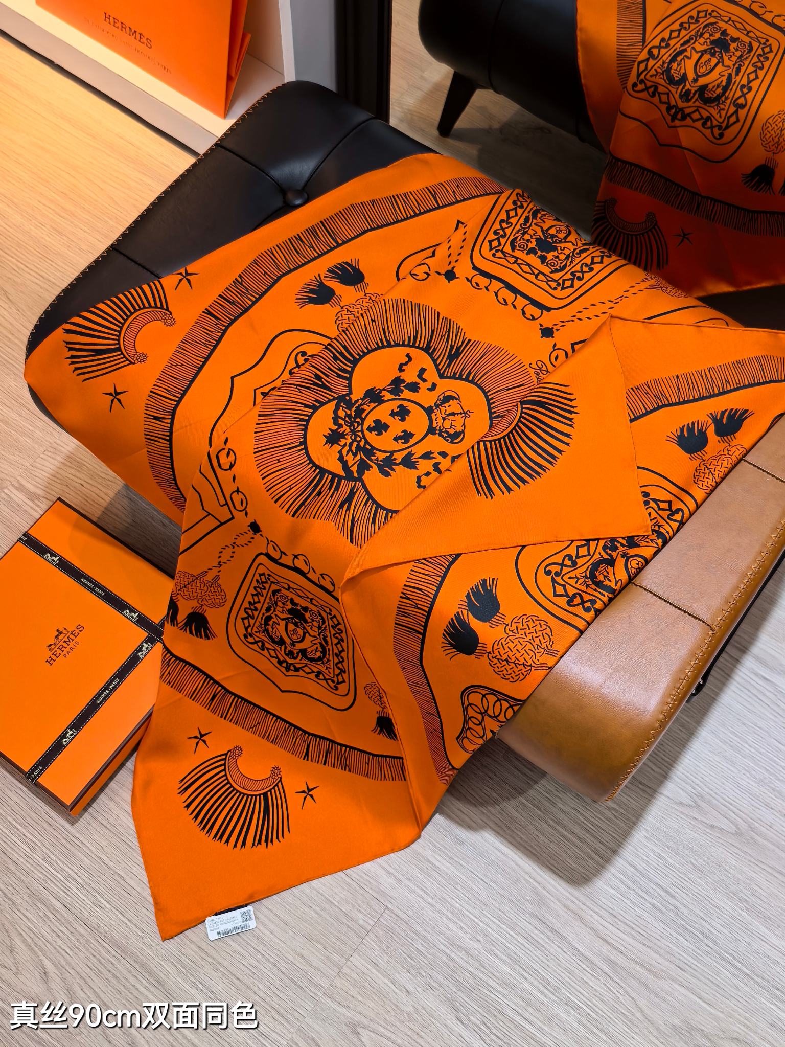 HM 26ss Double Sided Scarf 90 Orange Black Twill Silk 134423