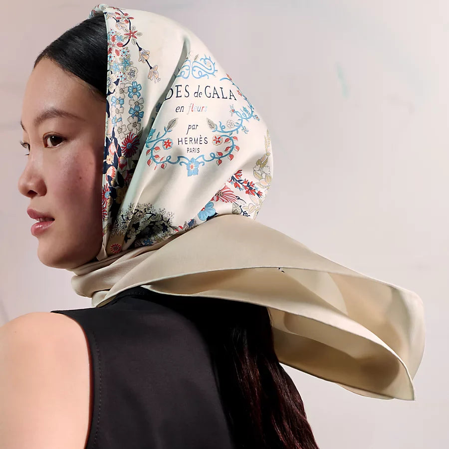 HM 26s 90 Double Sided Scarf Beige White Colorful Mulberry Silk 145755