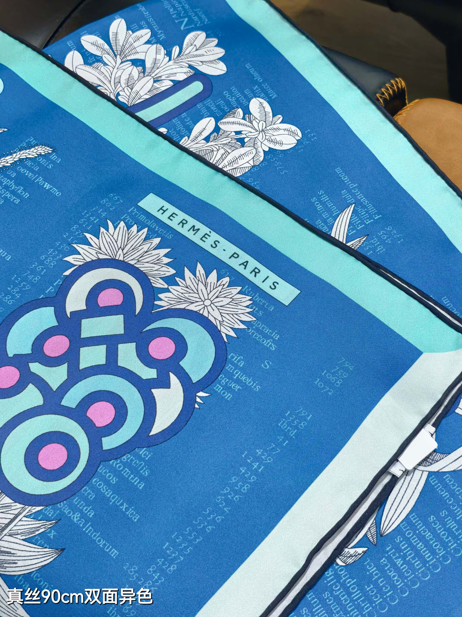 HM 26ss Amazon Scarf 90 Blue Colorful Twill Silk 126322