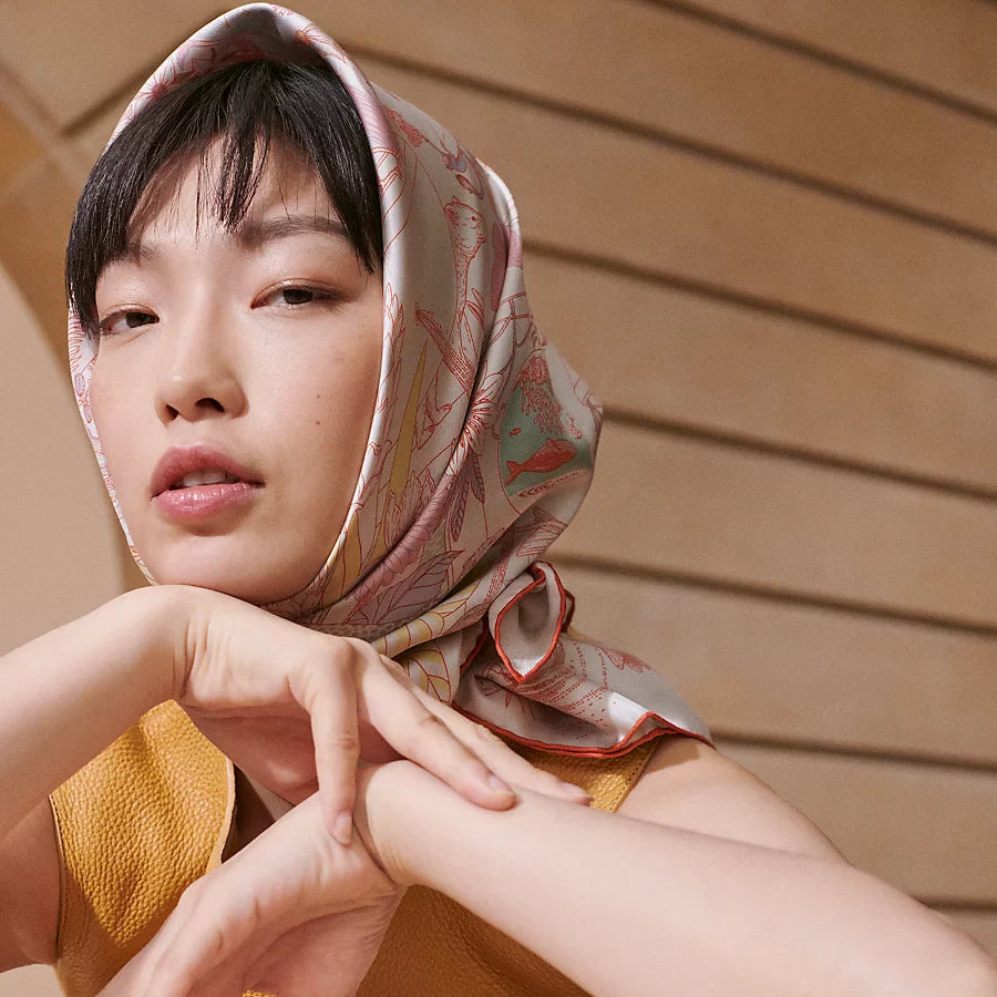 HM 26ss Sweet Saddle Scarf 90 Pink White Twill Silk 132415