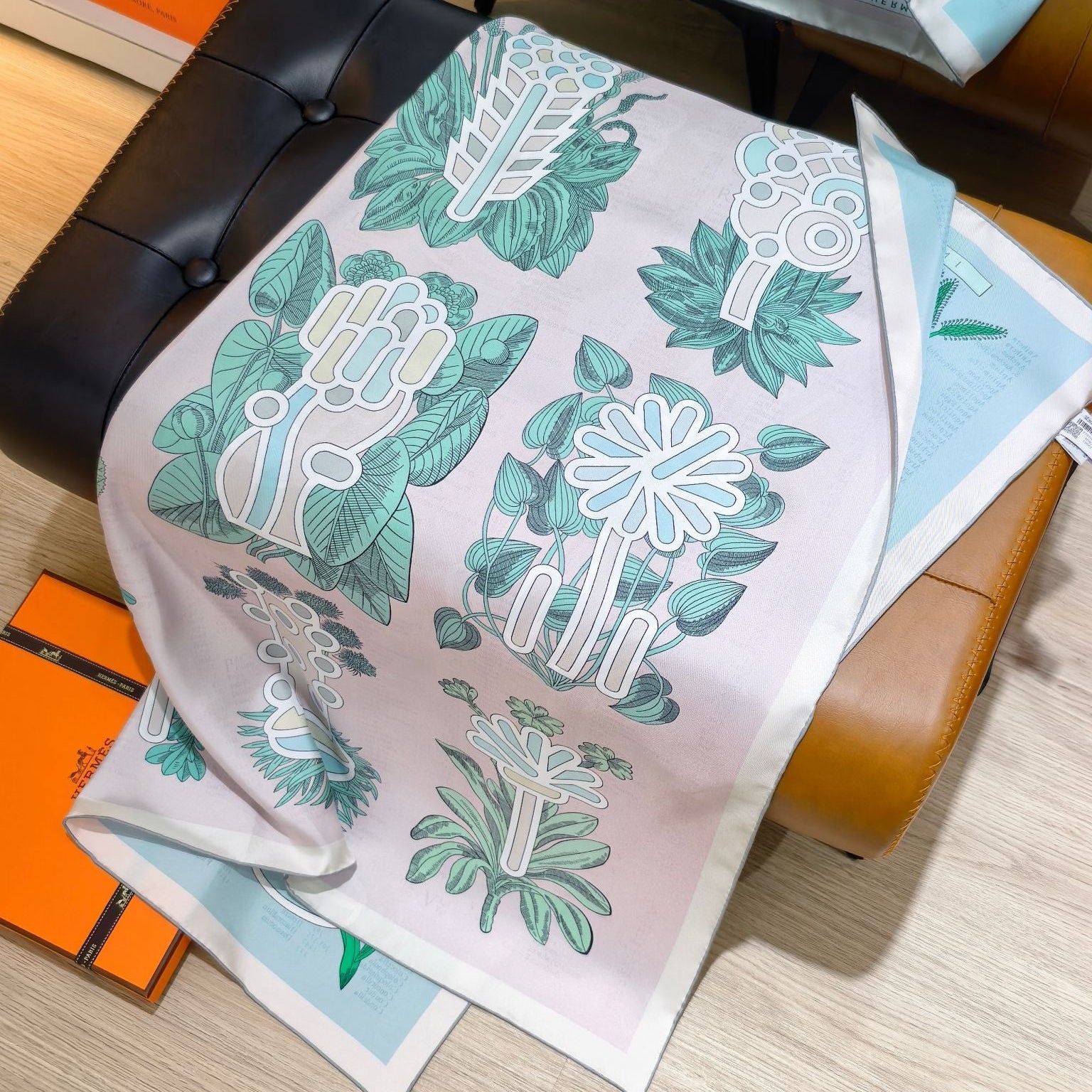 HM 26ss Amazon Scarf 90 Light Pink  Blue Colorful Twill Silk 126321