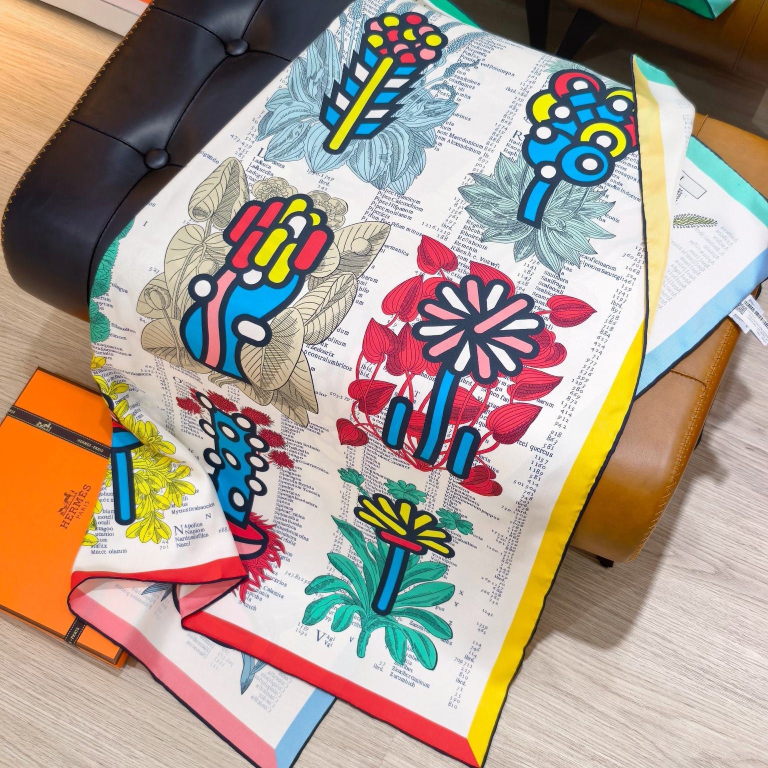 HM 26ss Amazon  Scarf 90 White Colorful Twill Silk 126324