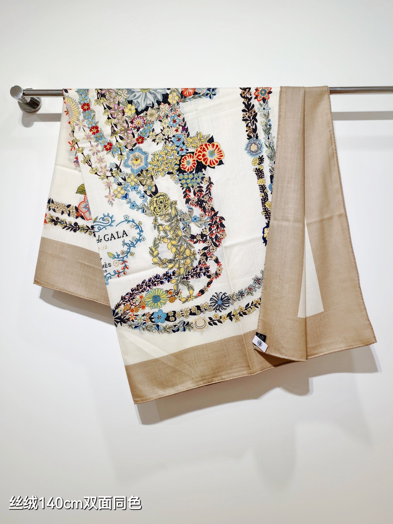 HM 26ss Amazon  Scarf 140 Beige White Colorful Twill Silk 126336