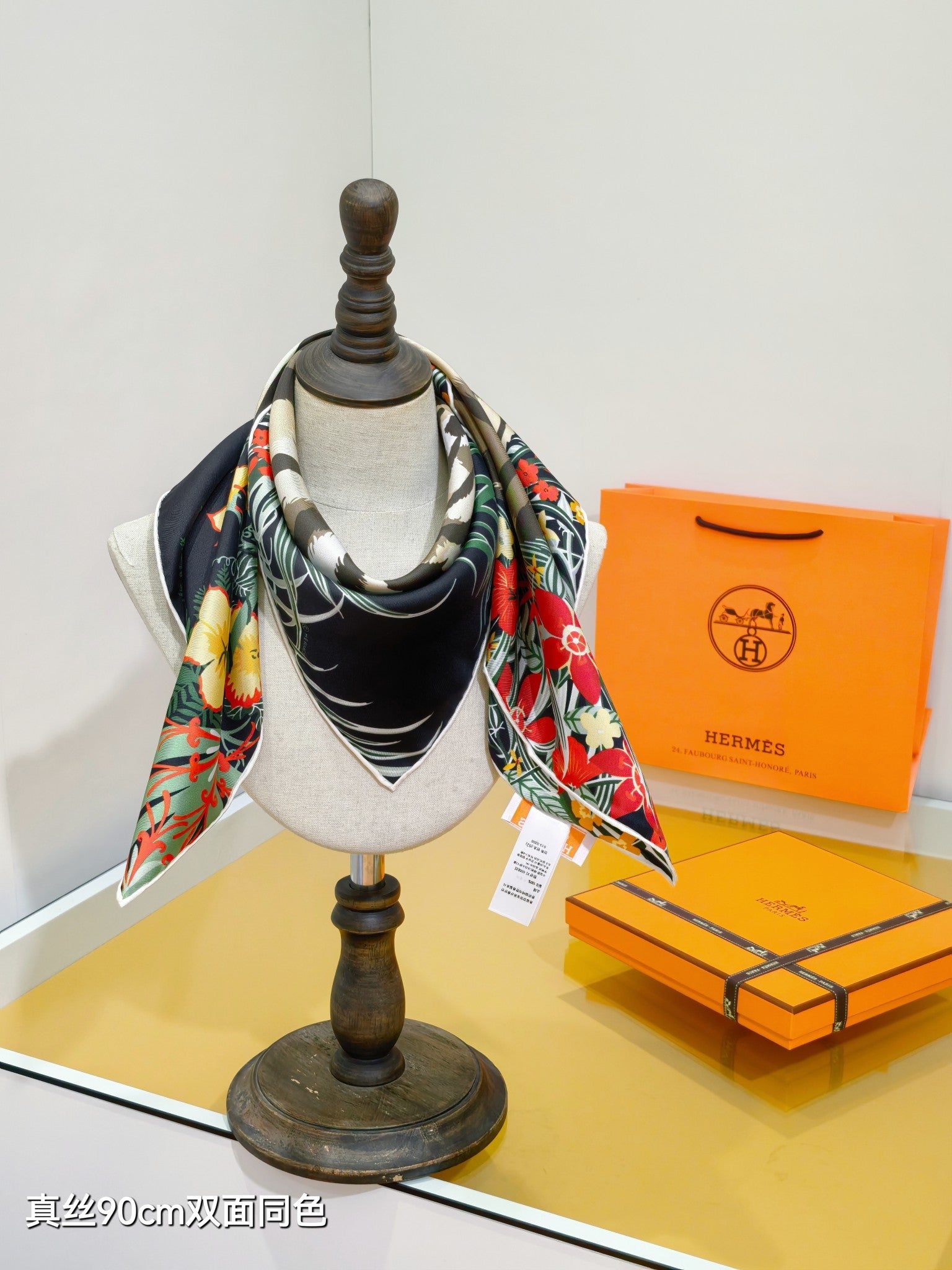 HM Tiger in Full Bloom 90 CM Black Colorful Cashmere and Silk 293071