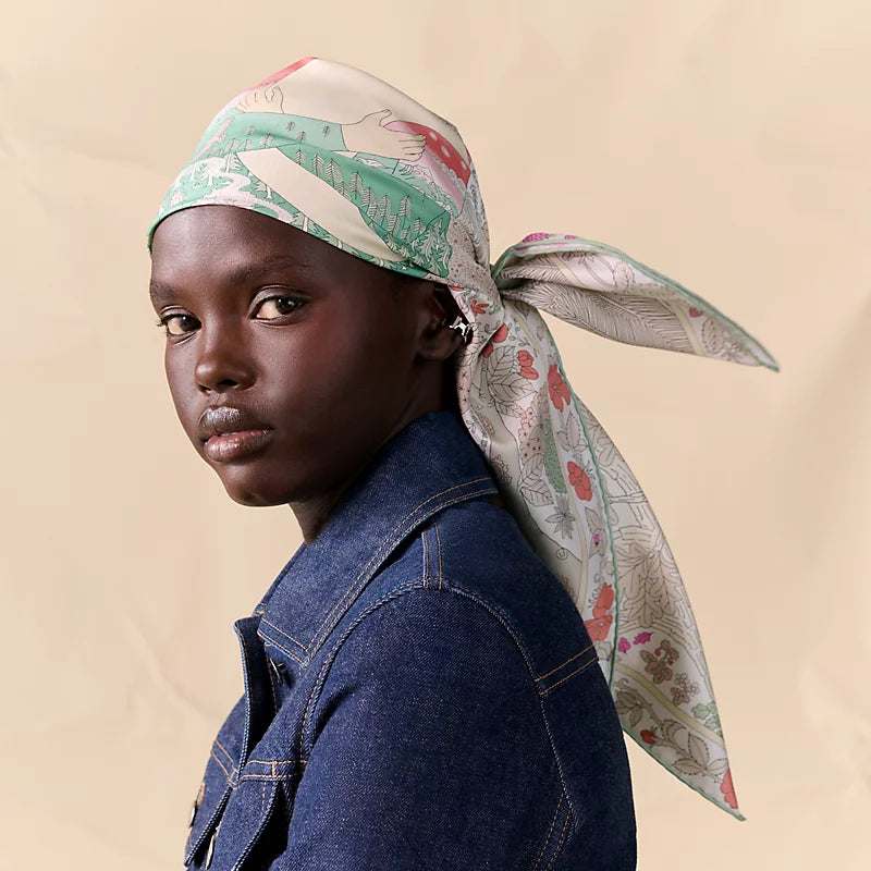 HM 26ss Sweet Saddle Scarf 90 Gray White Twill Silk 132417