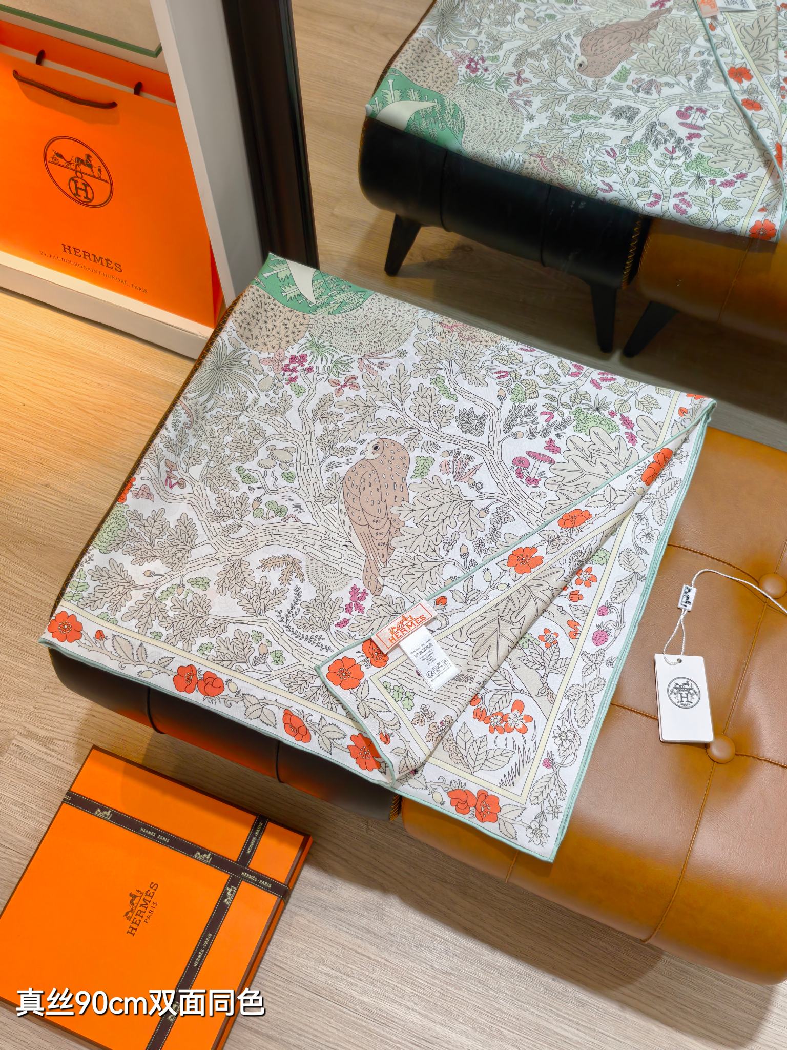 HM 26ss Sweet Saddle Scarf 90 Gray White Twill Silk 132417