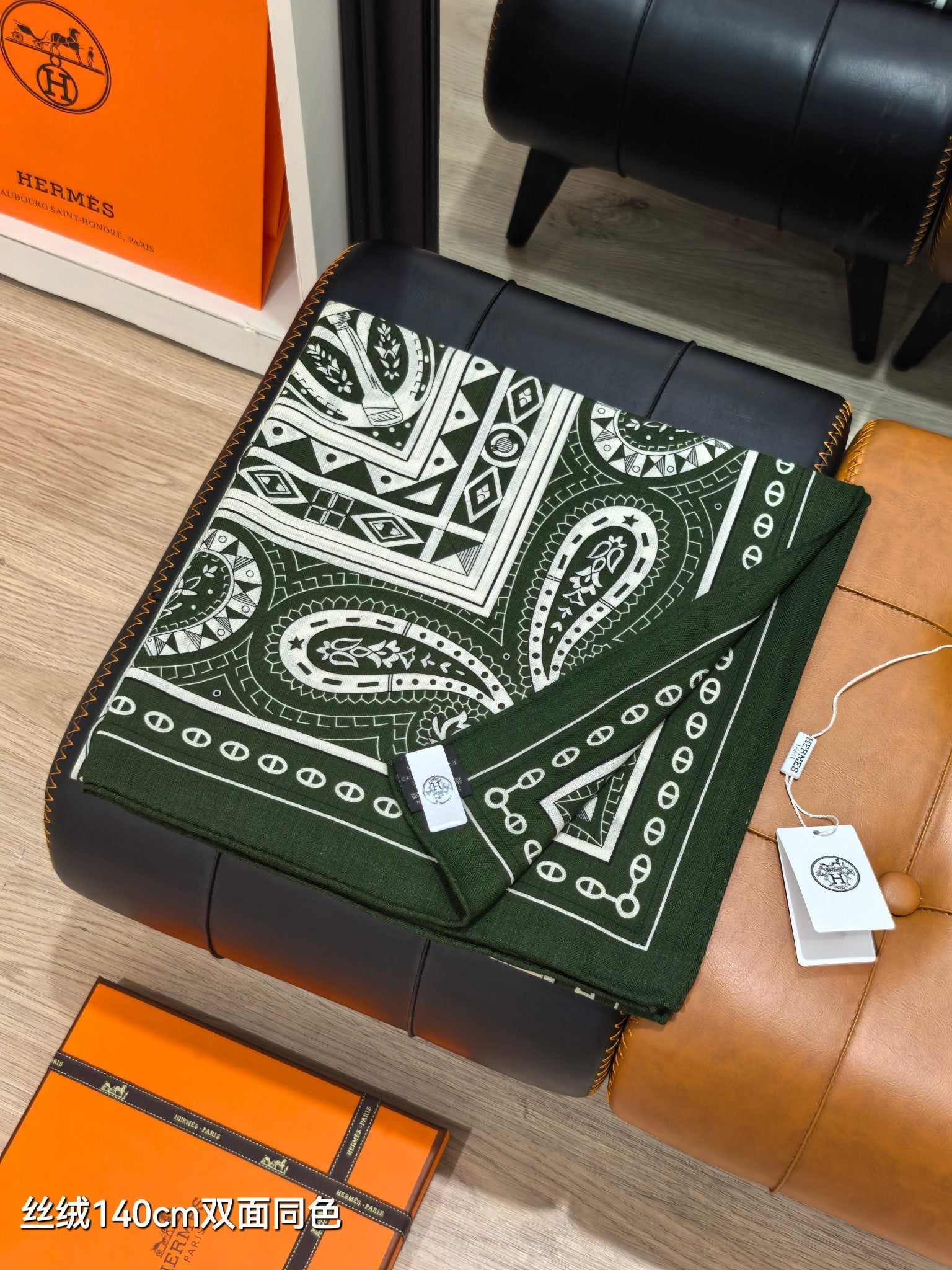HM 26s Heart Horse Scarf 140 Dark Green Cashmere Silk 139235