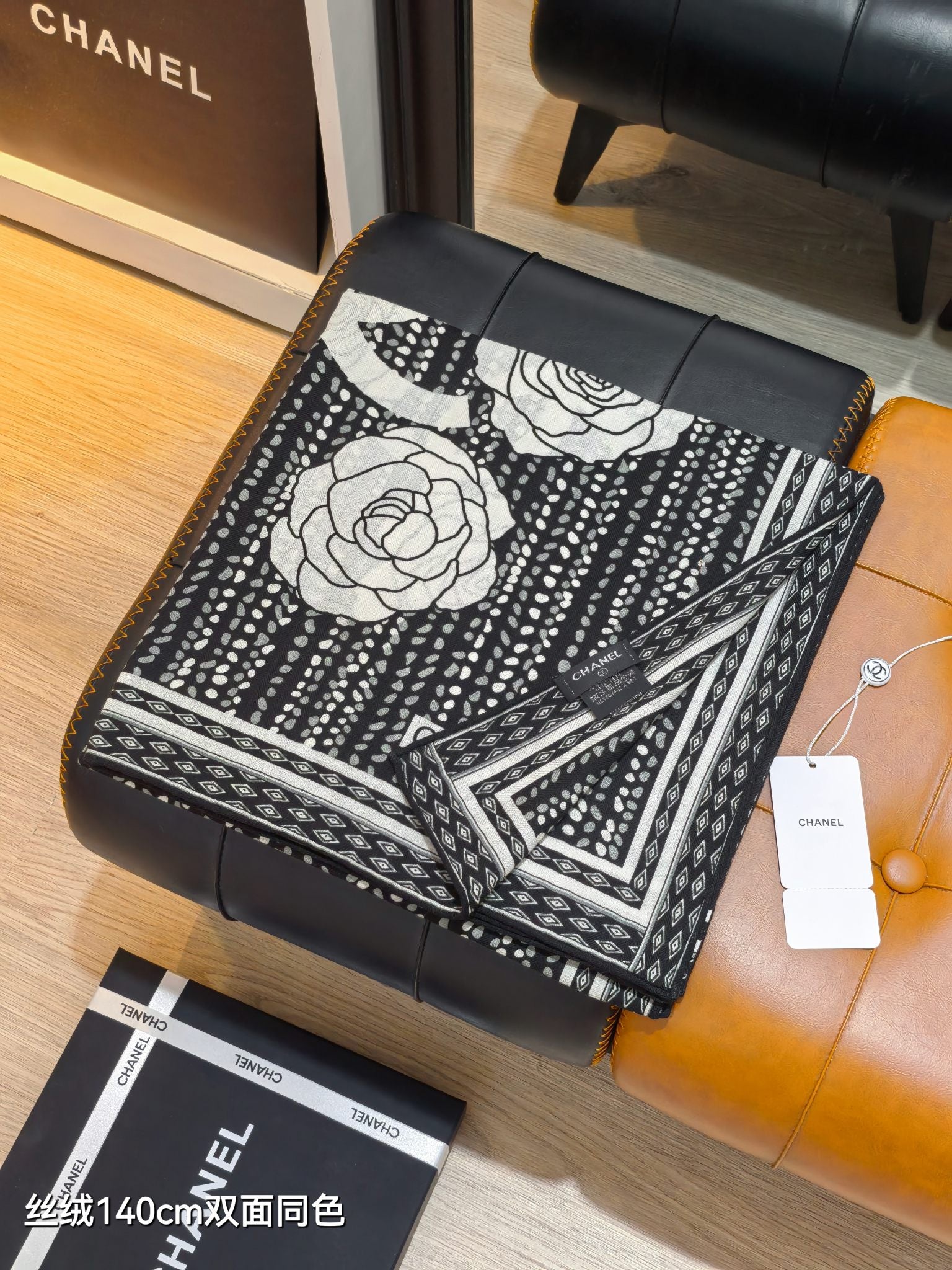 CC 25 Camellia Scarf 140CM Black Cashmere 293087