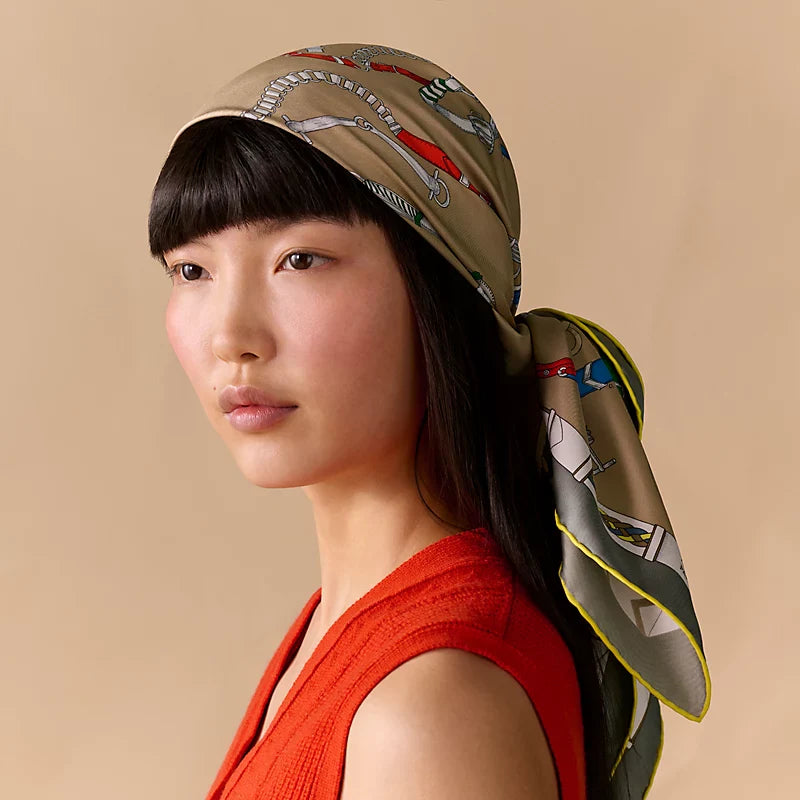 HM 26ss Sweet Saddle Scarf 90 Beige Gray Colorful Twill Silk 132422