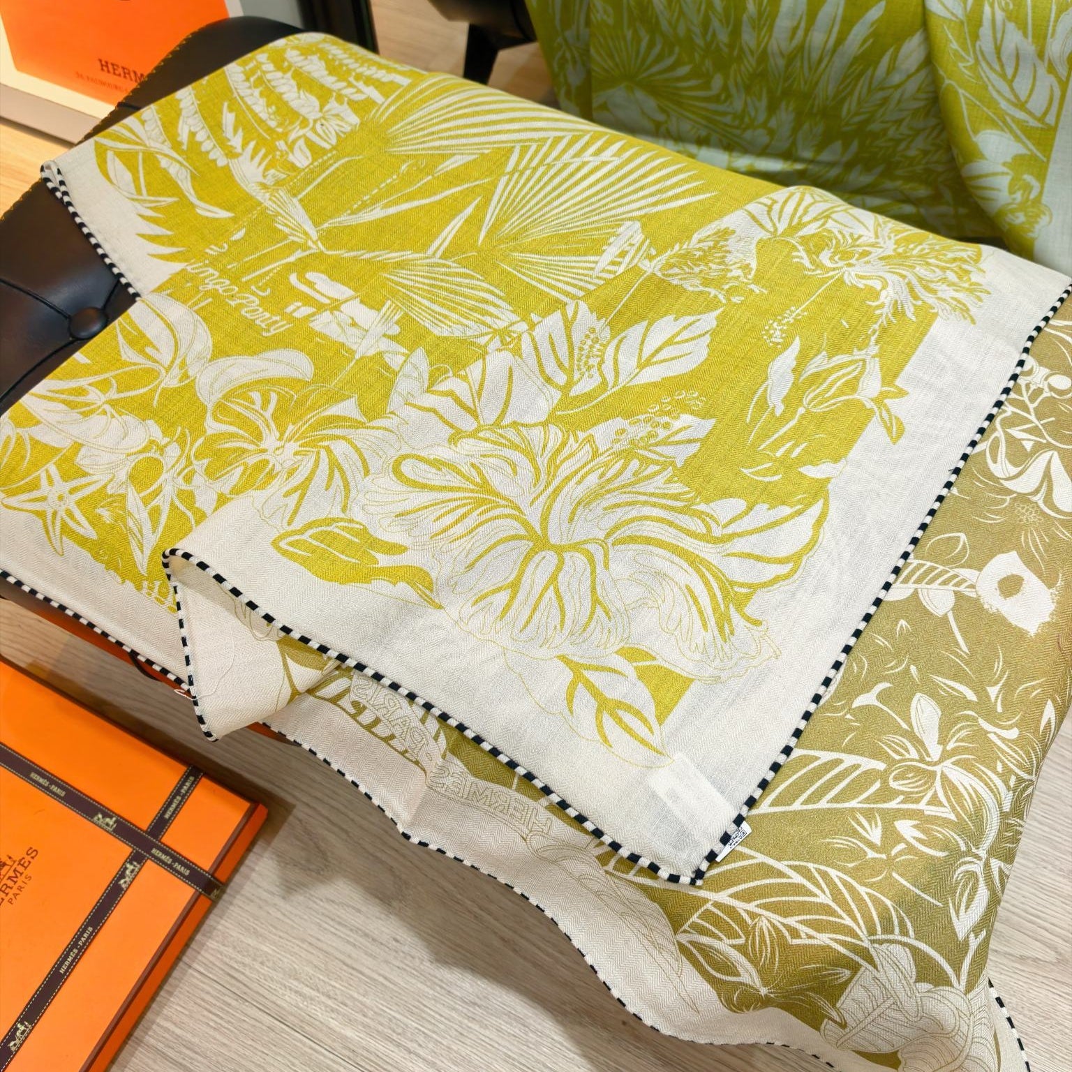 HM 26s Flamingo Party Scarf 140 Yellow Beige Cashmere Silk 139242