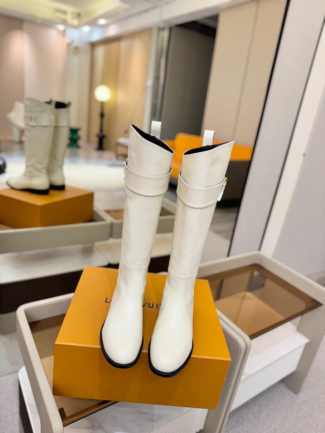 LV 25 Metal Buckle Riding Boots White Sheepskin 573890