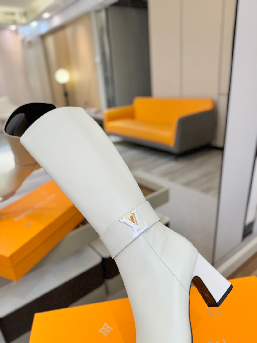 LV 25 Long Boots 75 White Sheepskin 573739