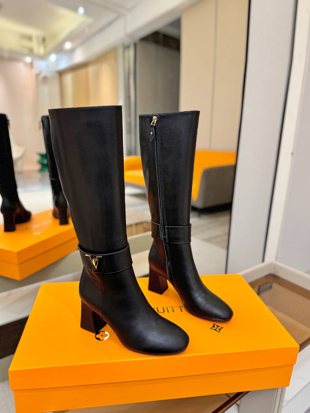 LV 25 Long Boots 75 Black Sheepskin 573740