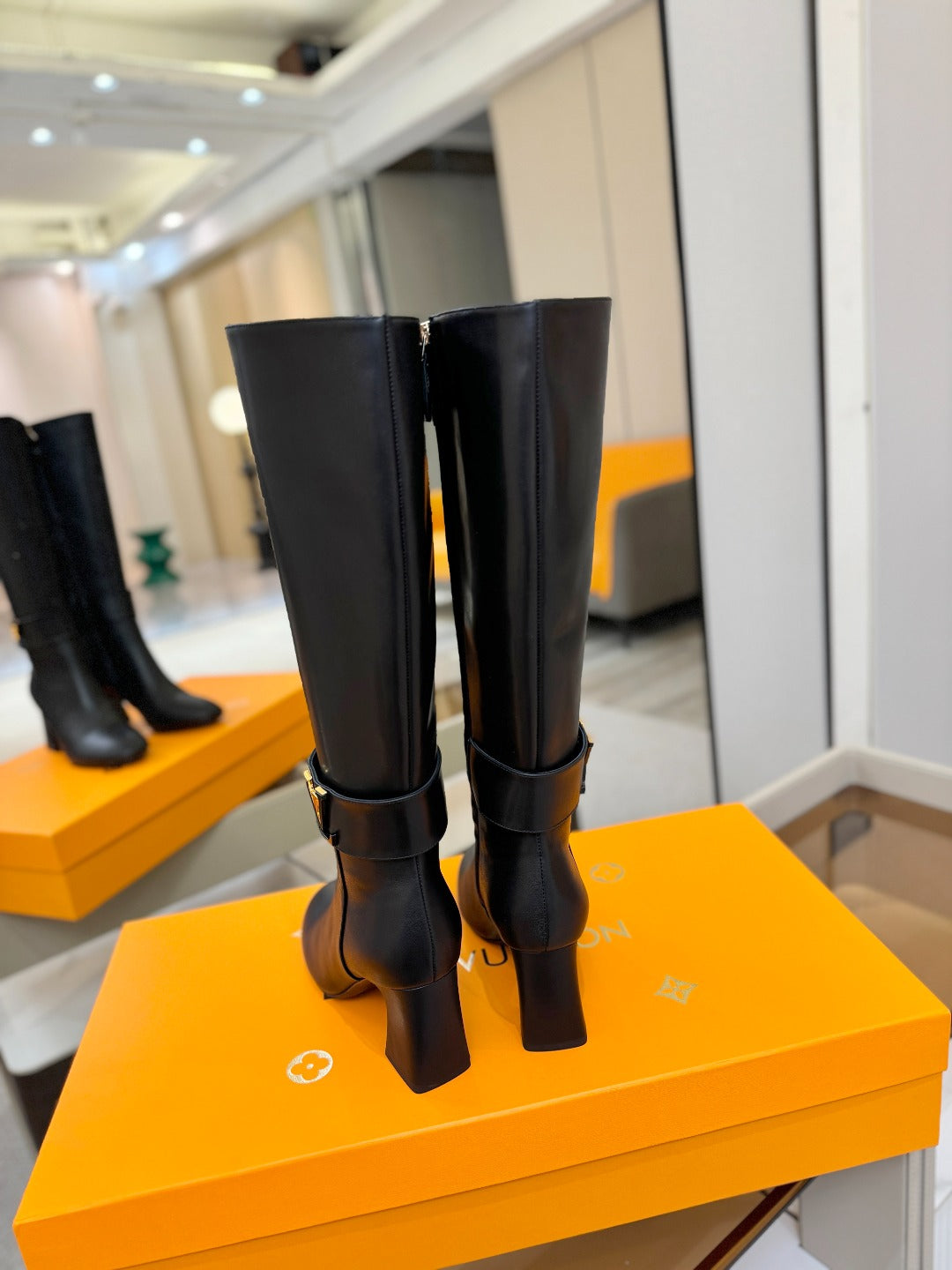 LV 25 Long Boots 75 Black Sheepskin 573740