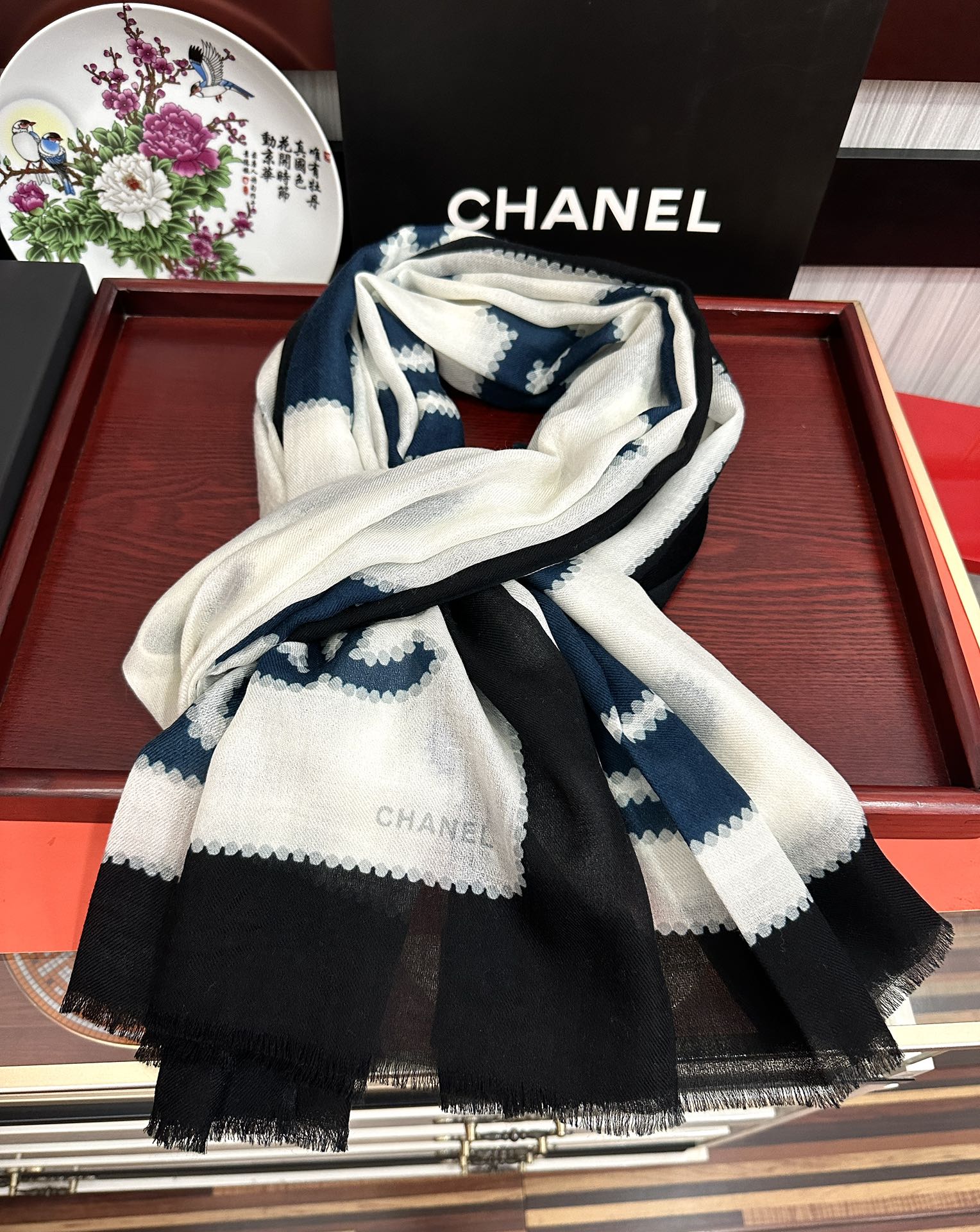 CC 25 Newest Design Scarf 200 CM In White Black Blue Cashmere 292965