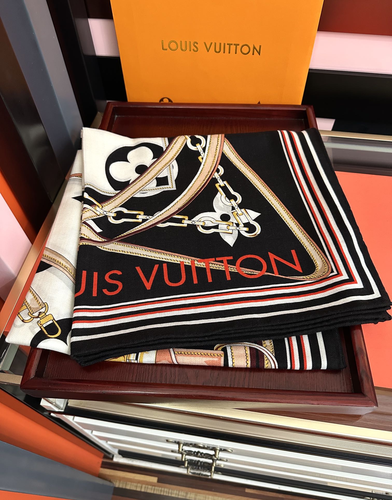 LV Scarf 140cm Black Beige White Silk Cashmere 968683