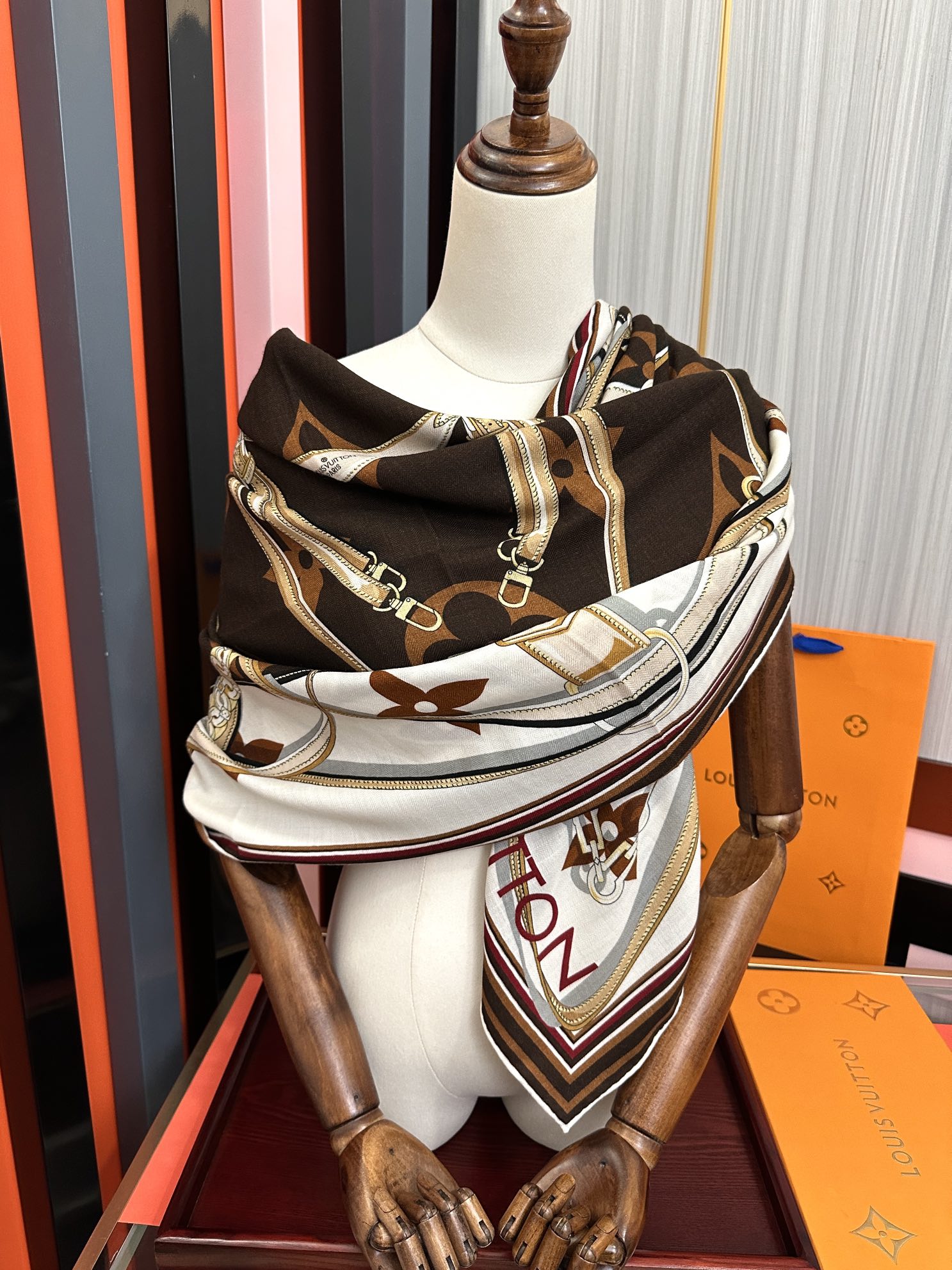 LV Scarf 140cm White Brown Beige Silk Cashmere 968684