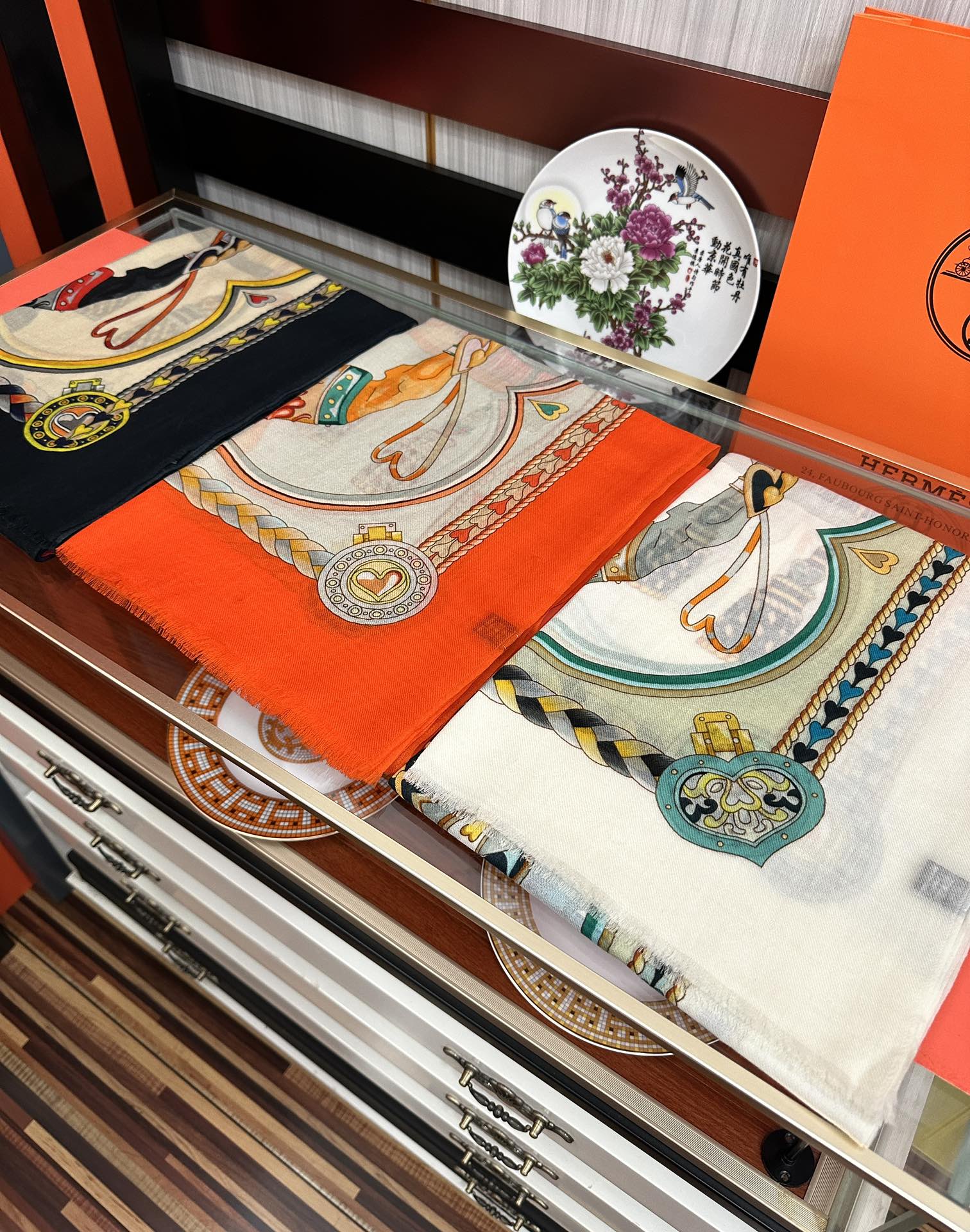 HM 25s Scarf 200cm White Beige Blue  Cashmere 976425