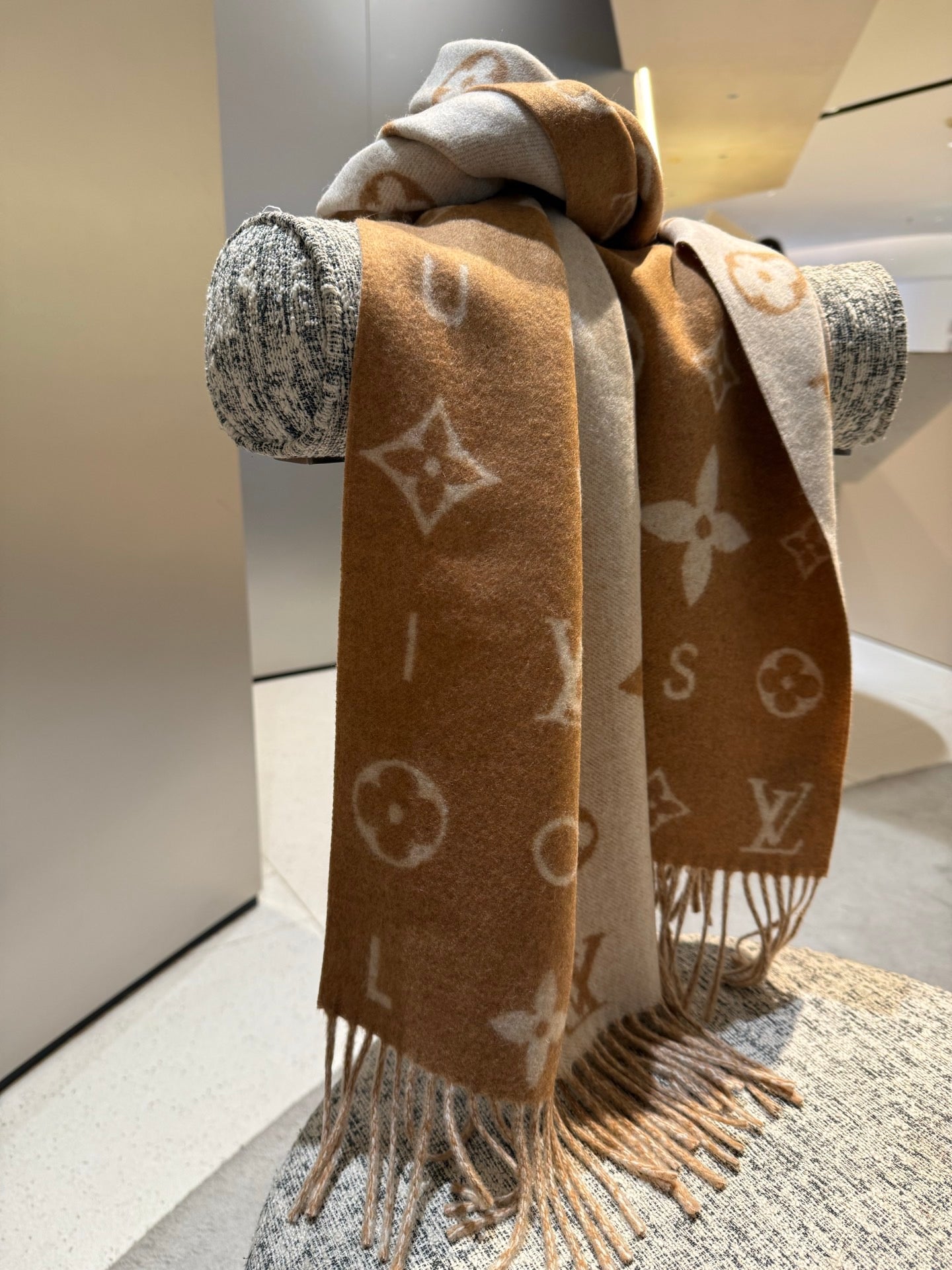 LV Reykjavik Scarf 220cm Brown Beige Cashmere 967214