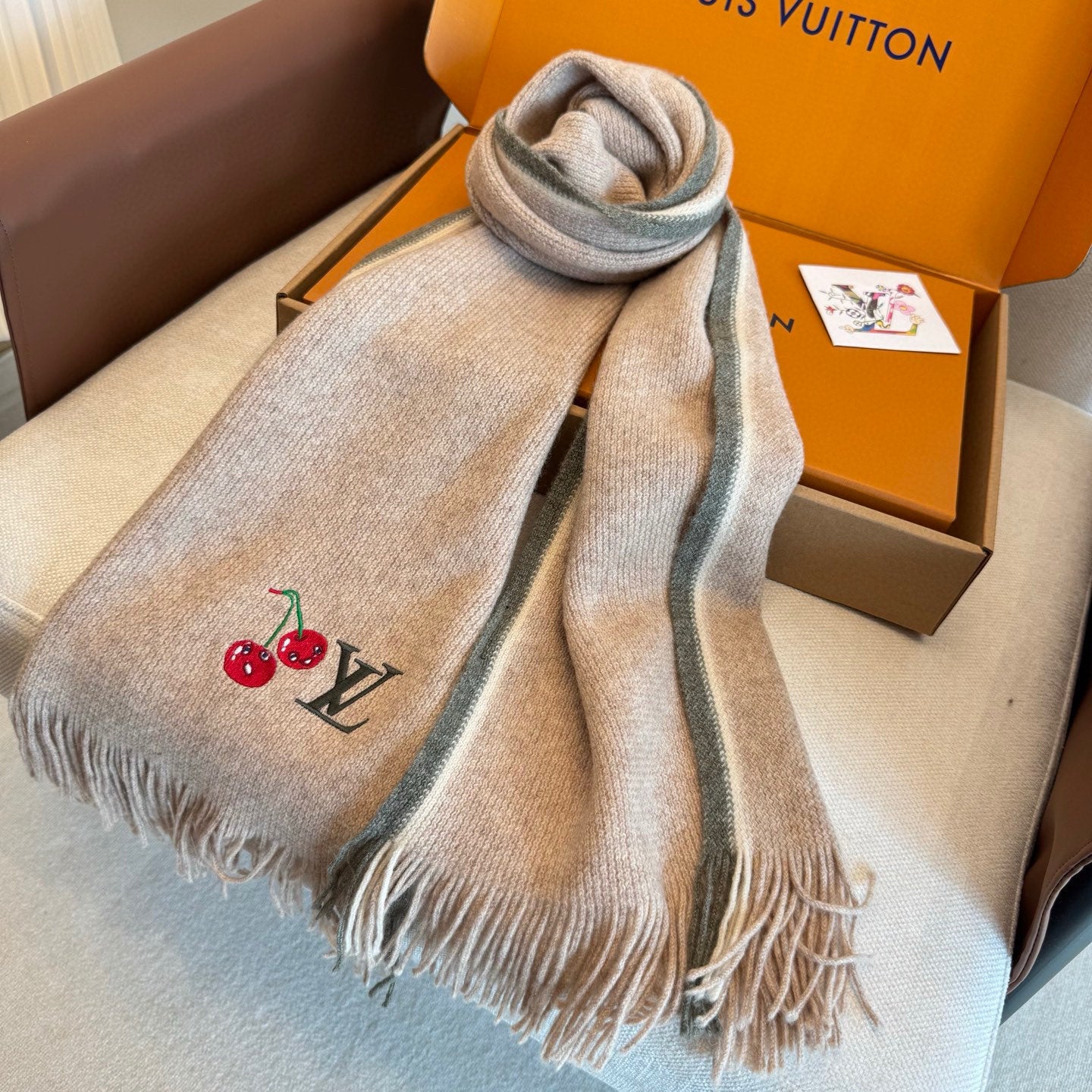 LV 25ss Scarf 180CM Light Beige Knitted Cashmere  292790