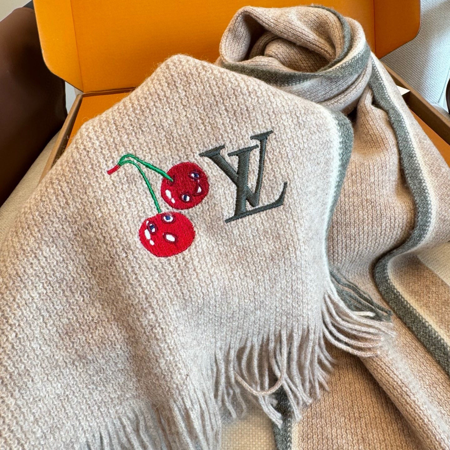 LV 25ss Scarf 180CM Light Beige Knitted Cashmere  292790