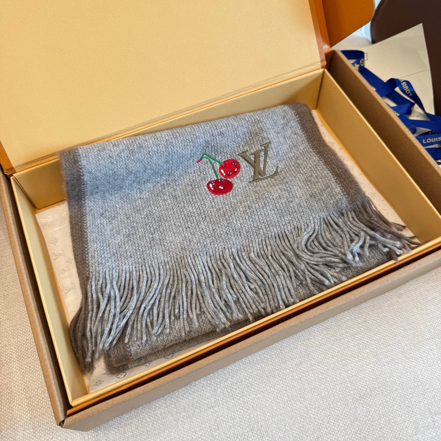 LV 25ss Scarf 180CM Gray Knitted Cashmere 292792