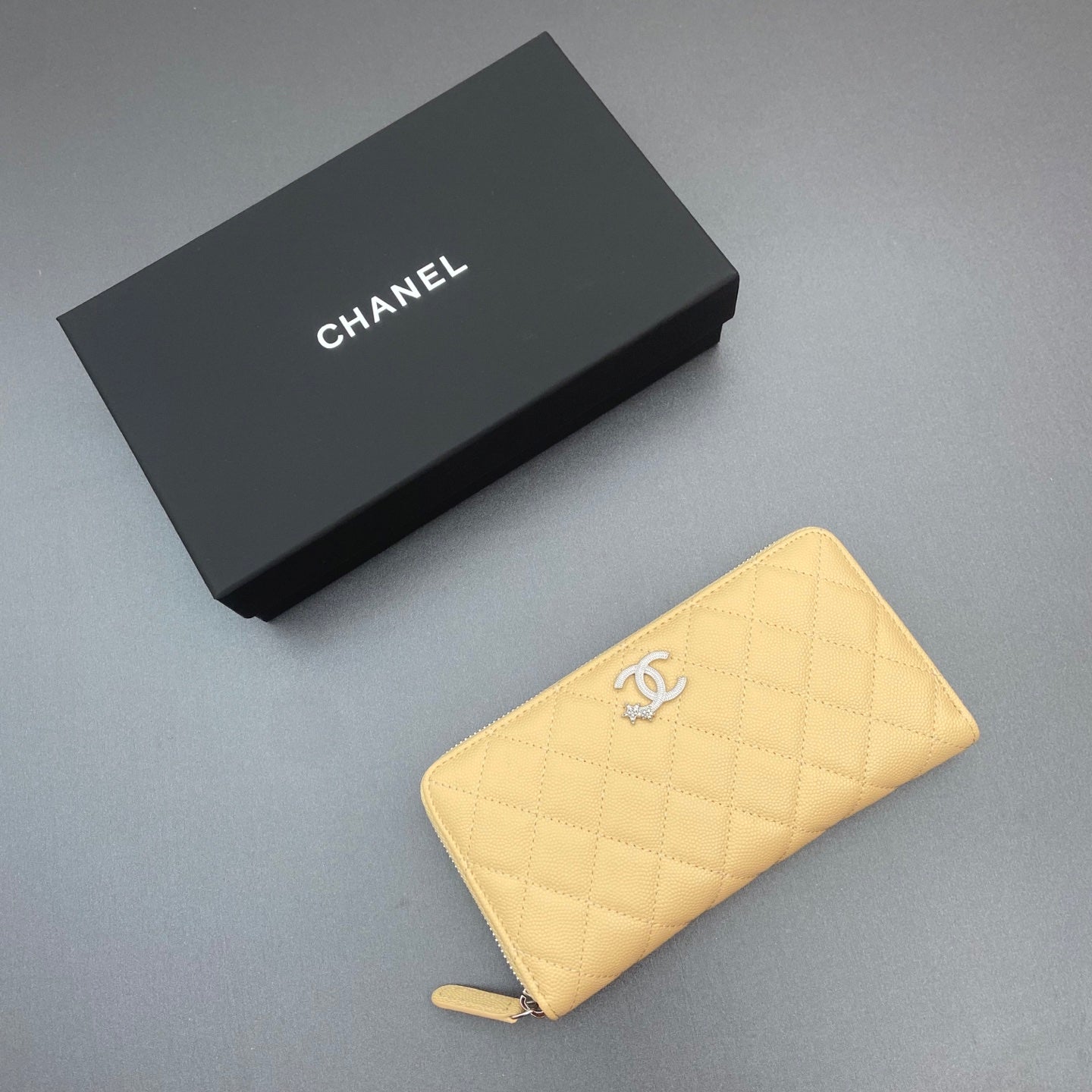 Chanel 25 Long Zipped Wallet With Star Logo 19cm Grained Calfskin 325084