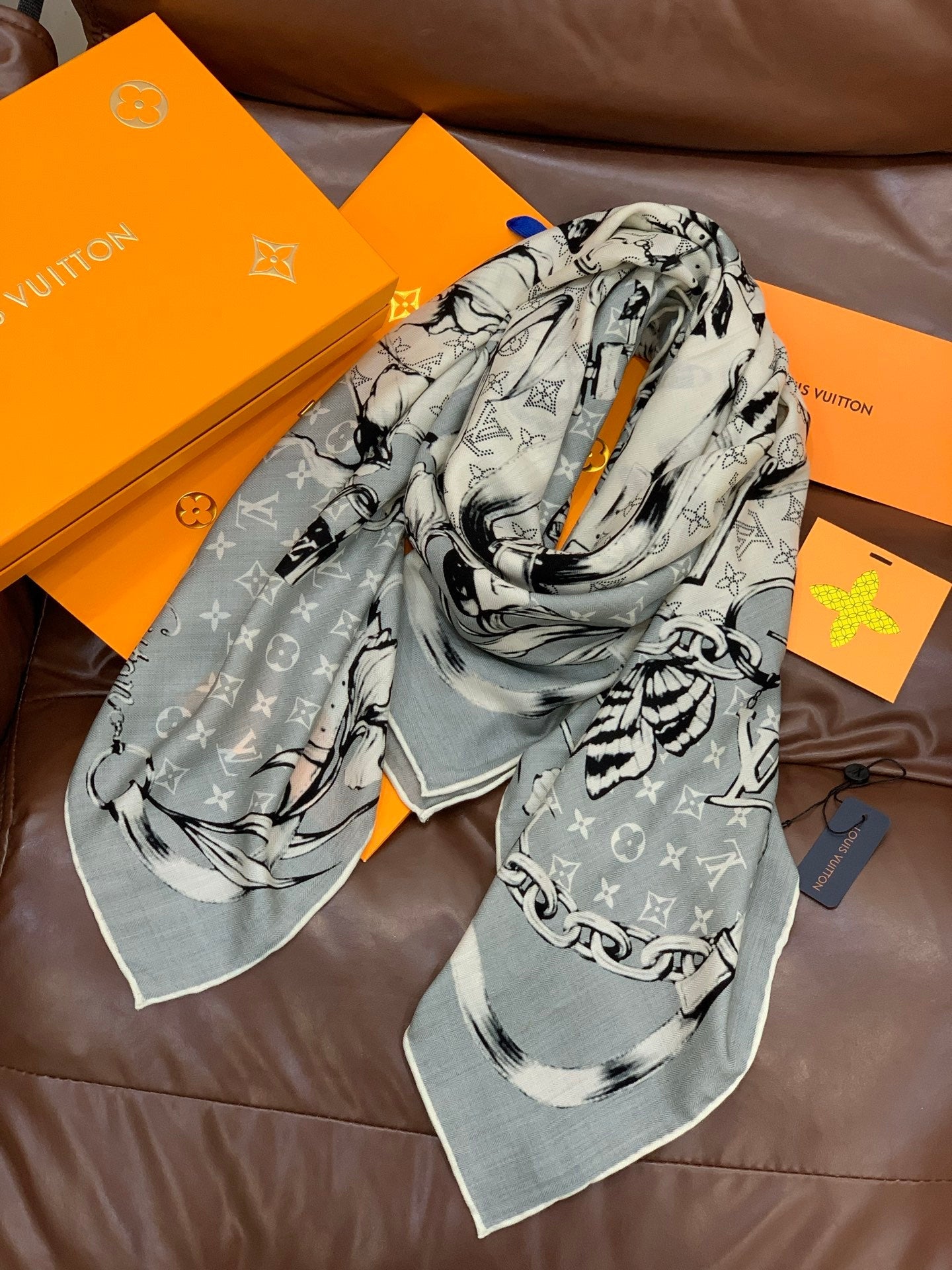 LV X TM Scarf 135CM Gray White Cashmere 293203