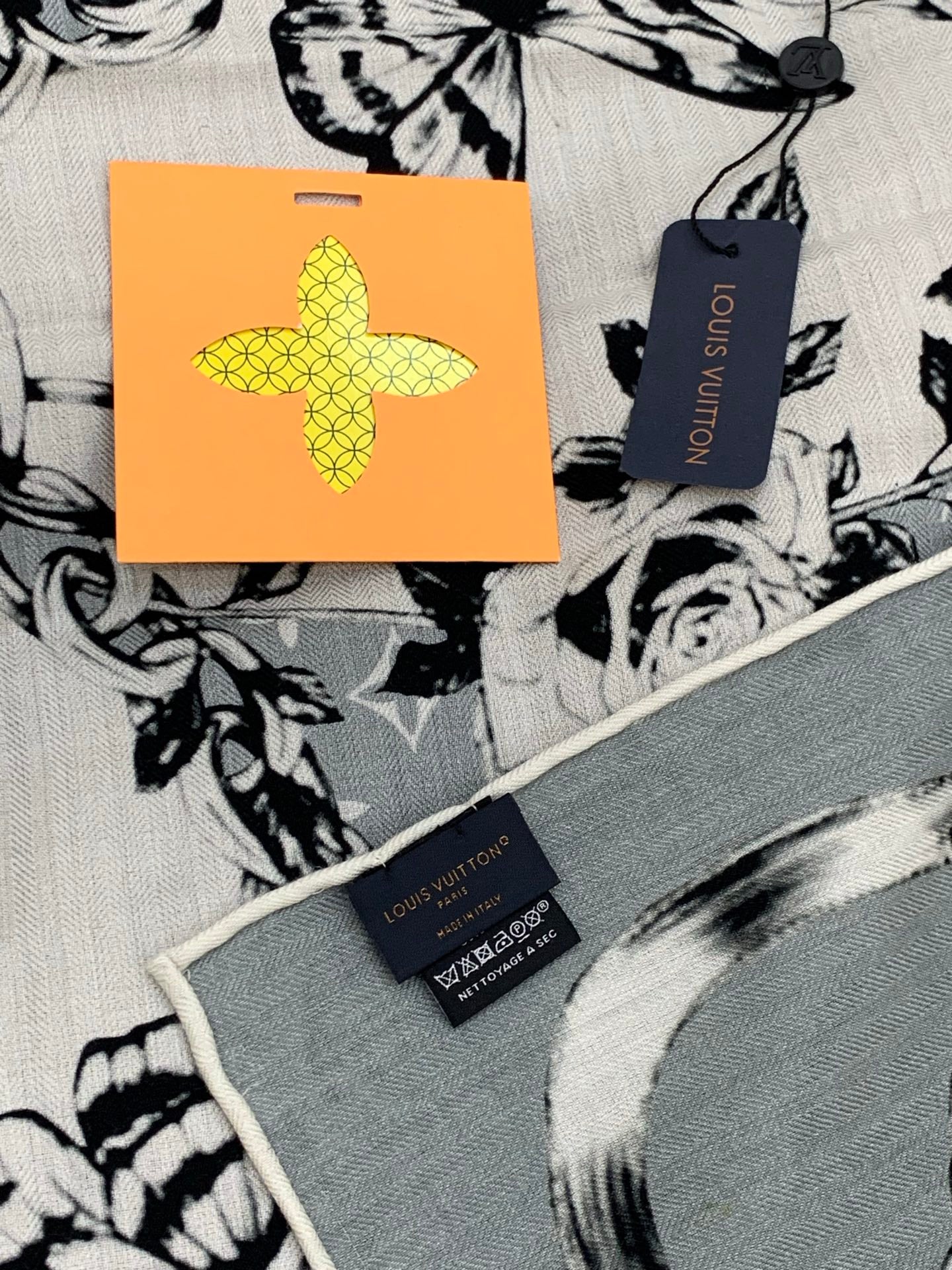 LV X TM Scarf 135CM Gray White Cashmere 293203