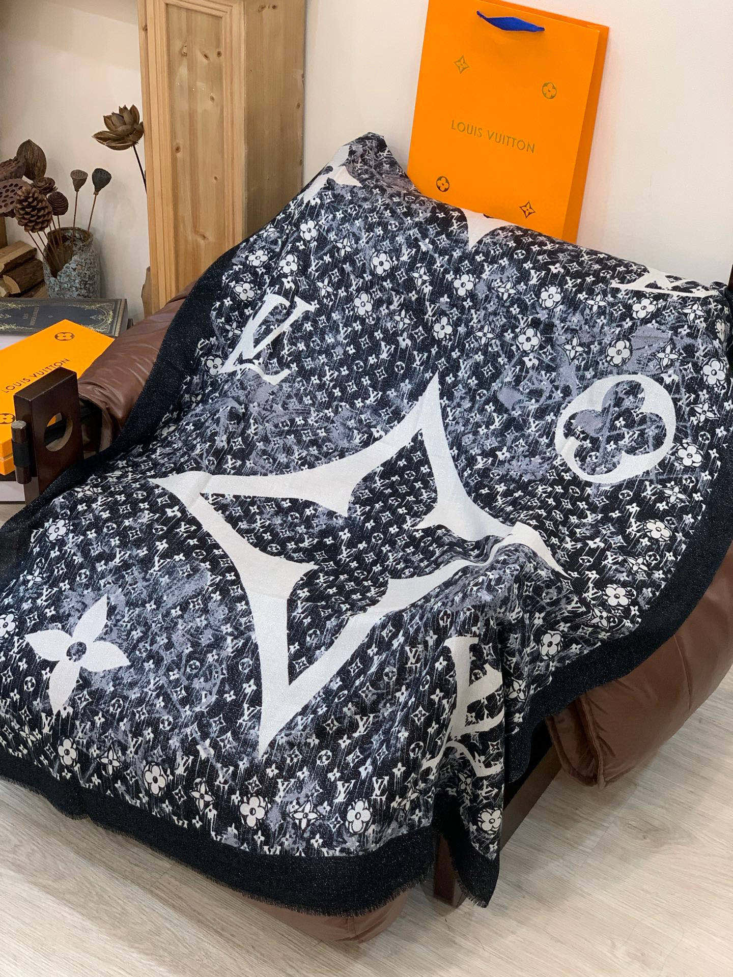 LV 25ss Scarf 200CM Black Cashmere 293141