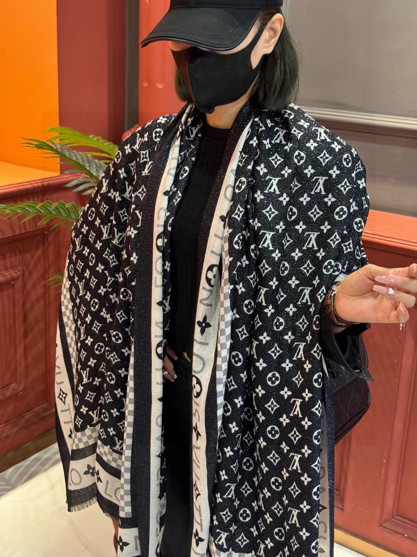 LV 25ss Scarf 200CM Black White Cashmere 293152