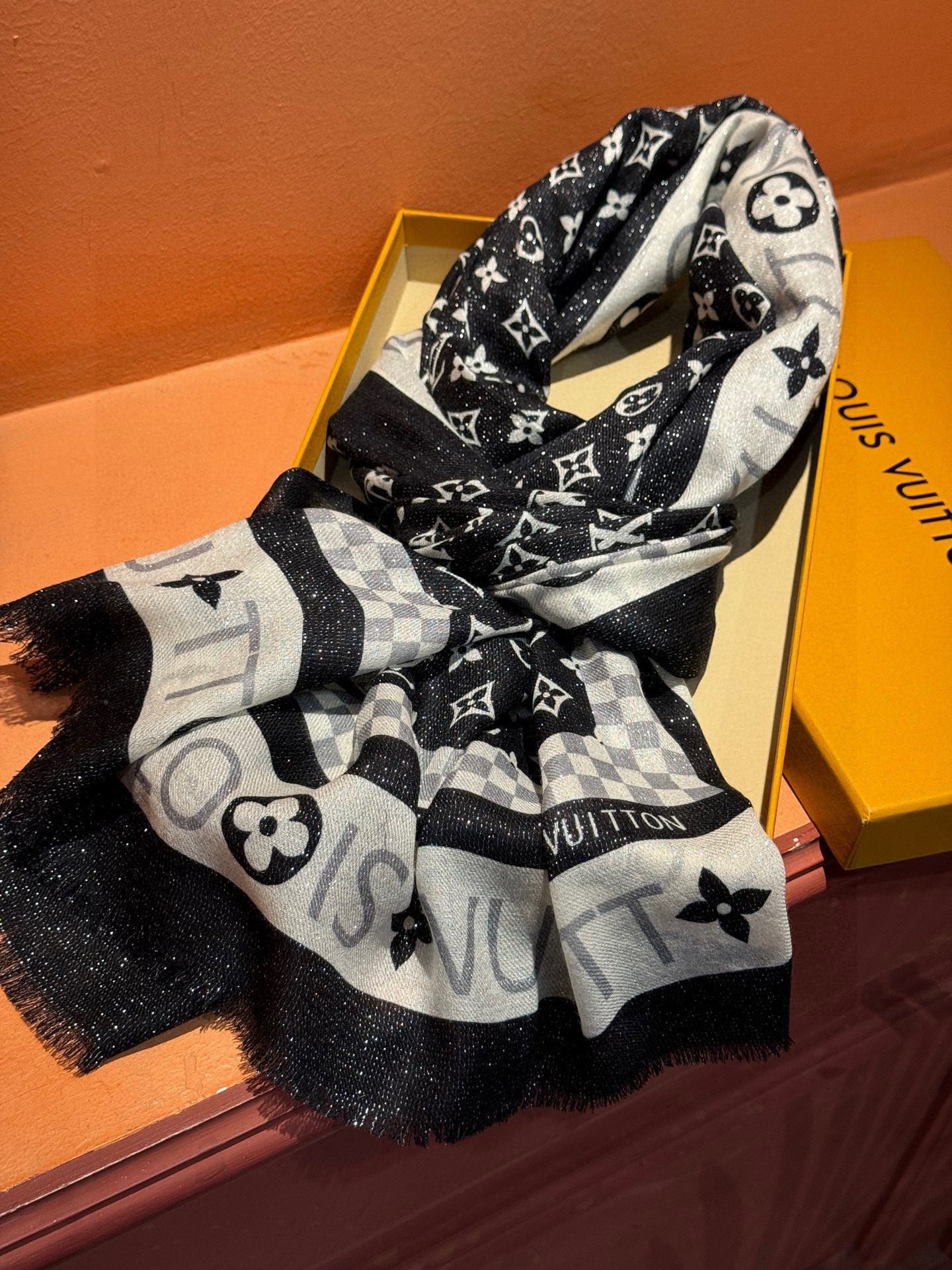 LV 25ss Scarf 200CM Black White Cashmere 293152