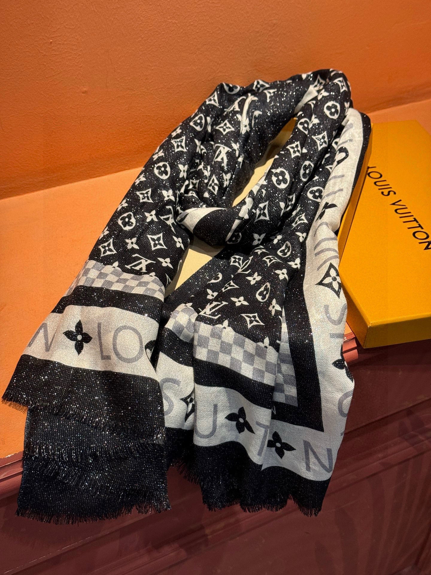 LV 25ss Scarf 200CM Black White Cashmere 293152