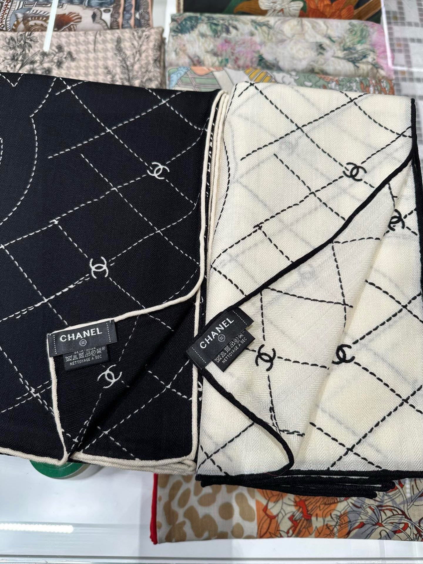 CC 25 Scarf 140cm White Black Cashmere 293212