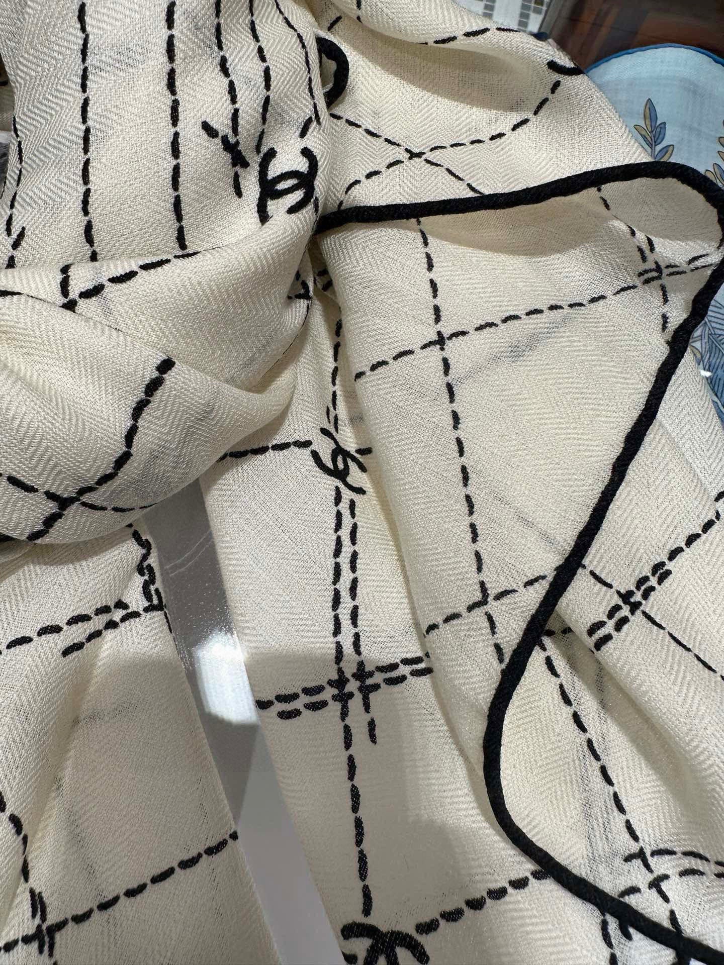 CC 25 Scarf 140cm White Black Cashmere 293212