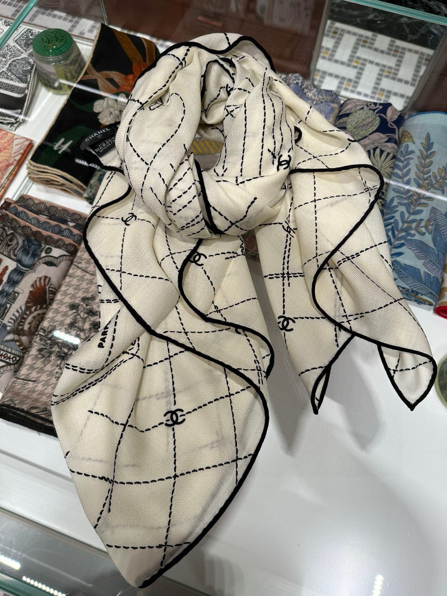 CC 25 Scarf 140cm White Black Cashmere 293212