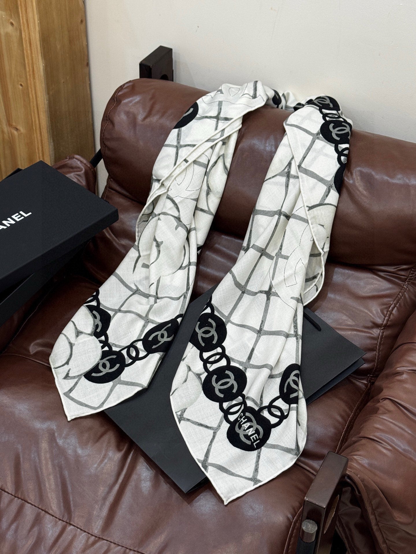 CC 25 Scarf 140cm Black White Cashmere 293218