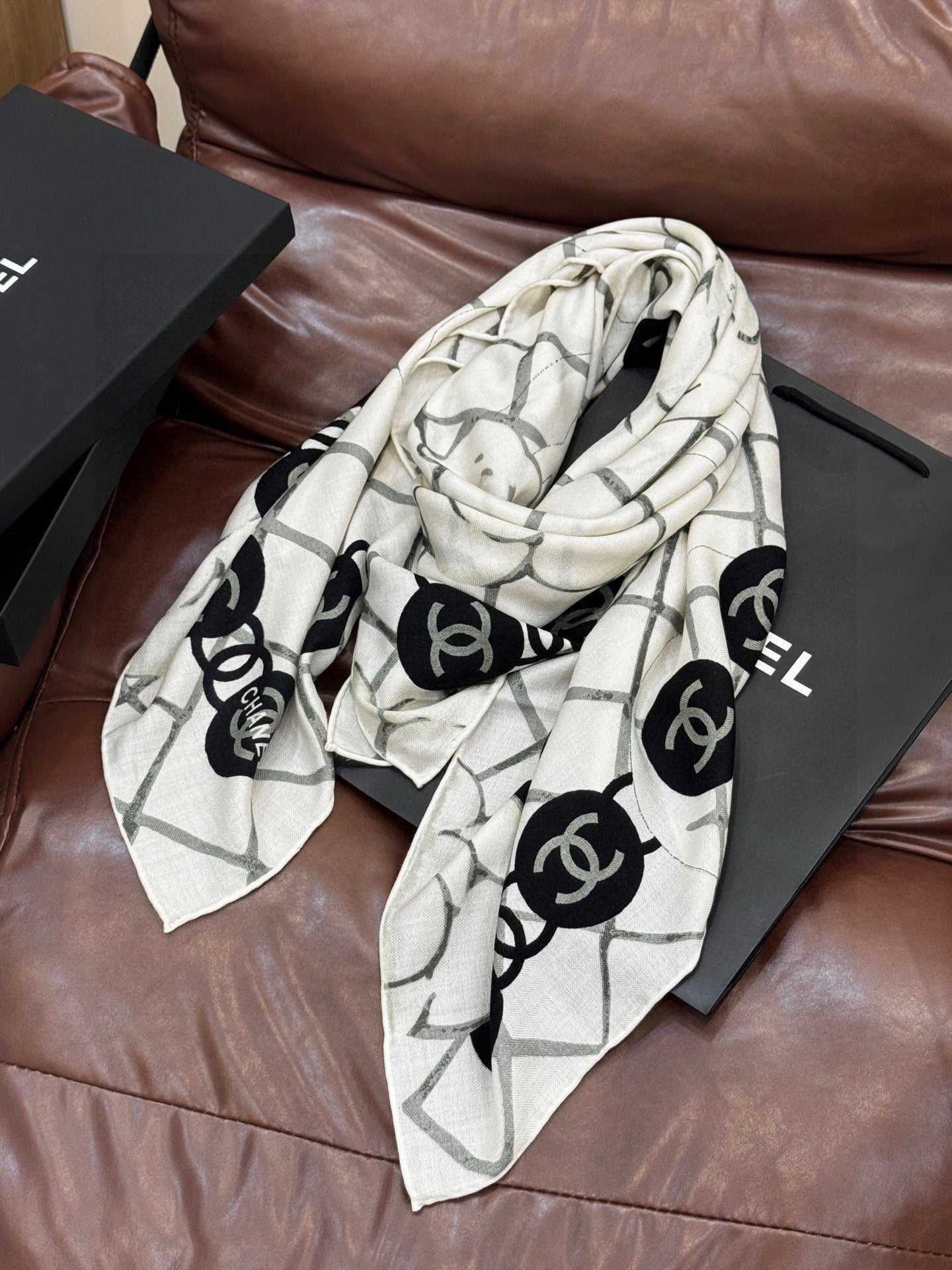 CC 25 Scarf 140cm Black White Cashmere 293218