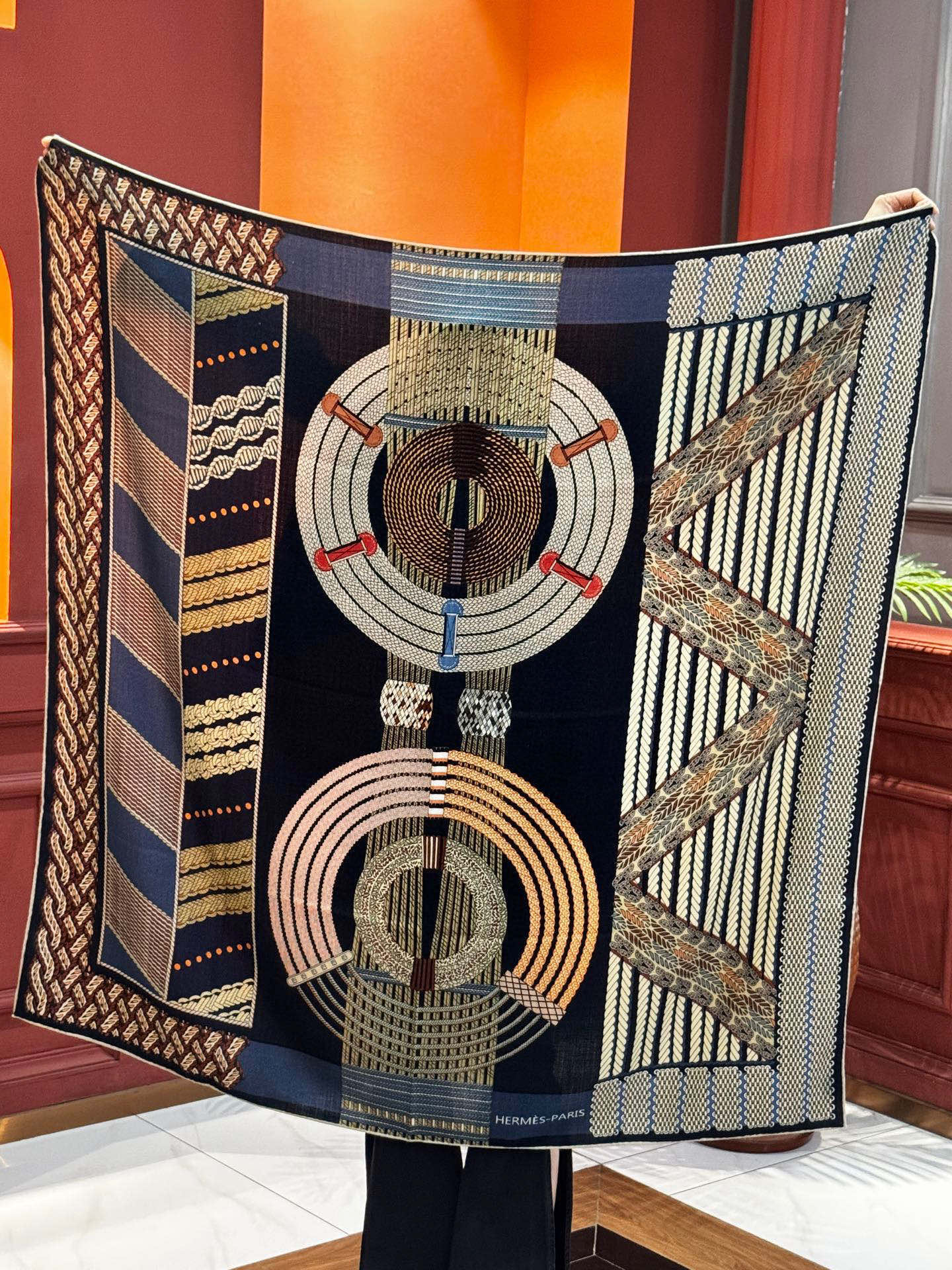 HM Dressage Tressage 140 CM  Black White Colorful Cashmere And Silk 293224