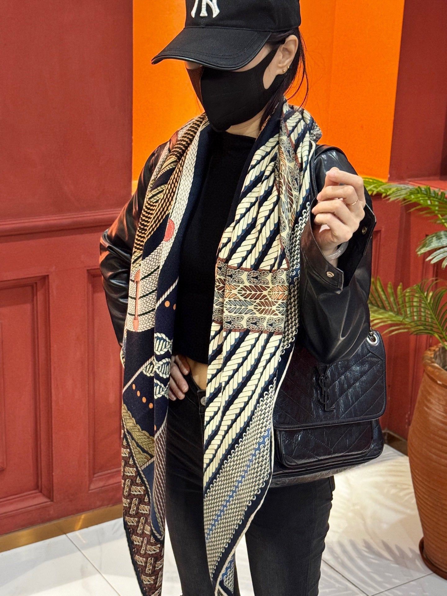 HM Dressage Tressage 140 CM  Black White Colorful Cashmere And Silk 293224