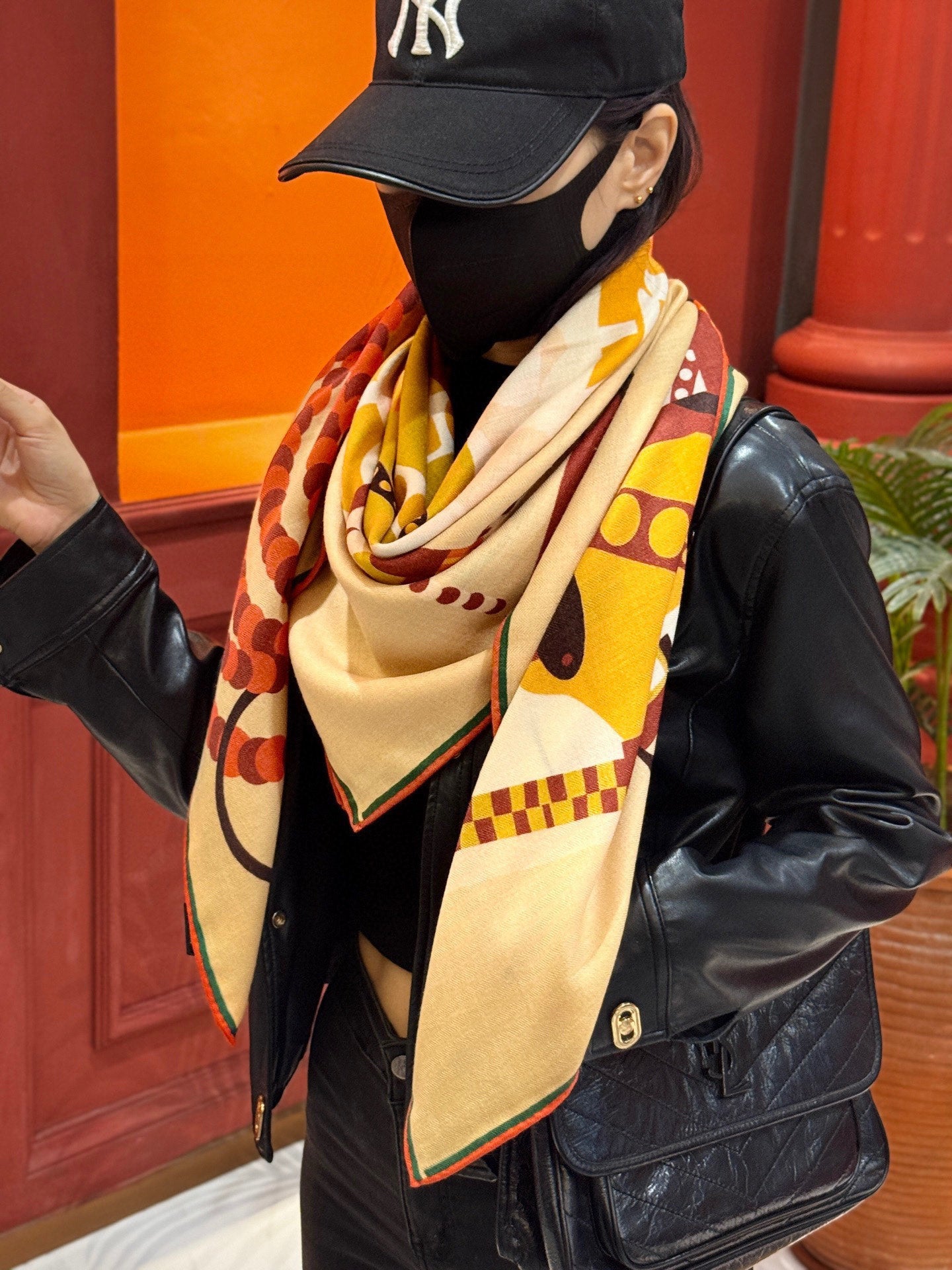 HM Dressage Tressage 140 CM Beige Red Colorful Cashmere And Silk 293229