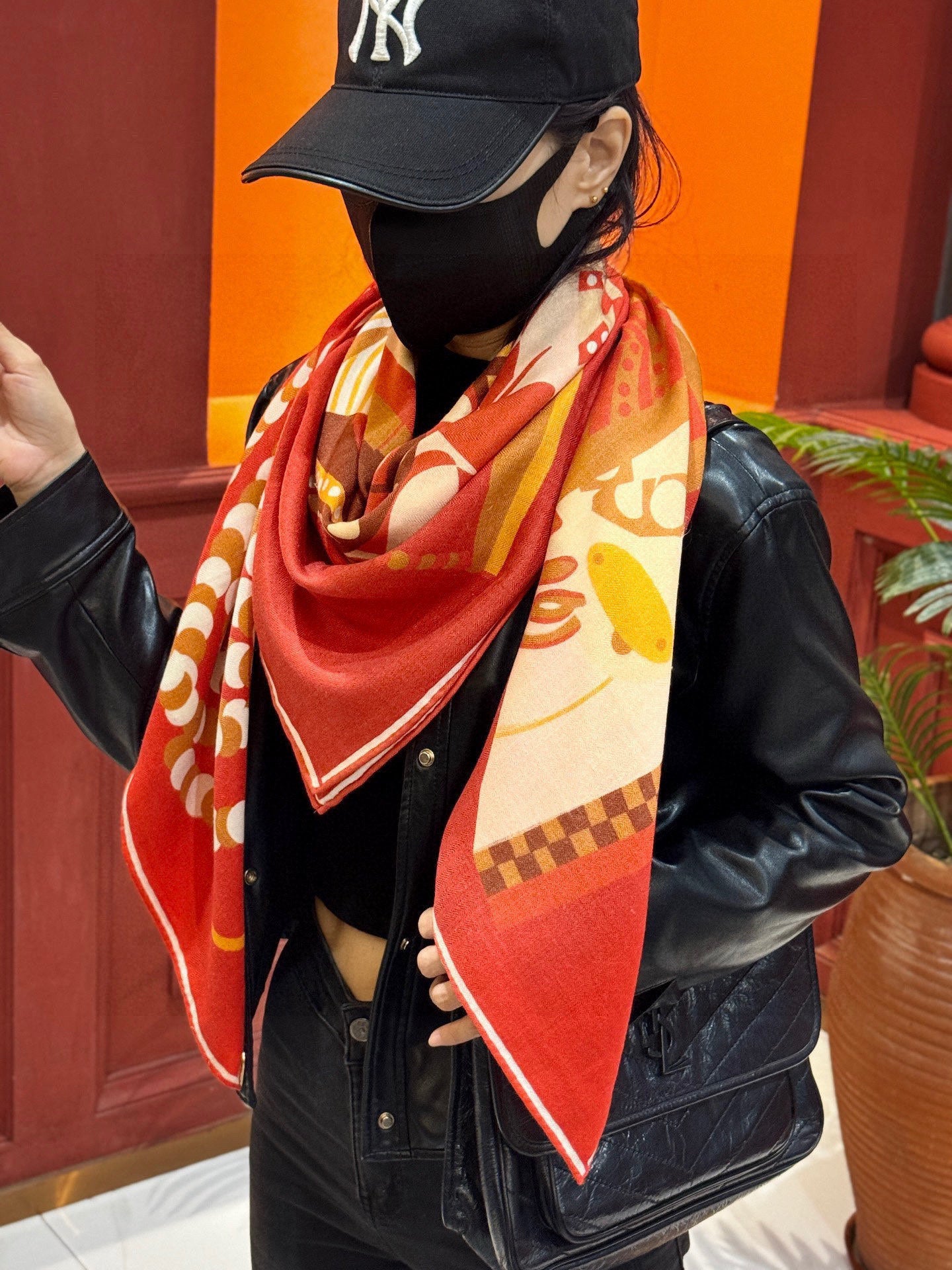 HM Dressage Tressage 140 CM Red Beige Colorful Cashmere And Silk 293232