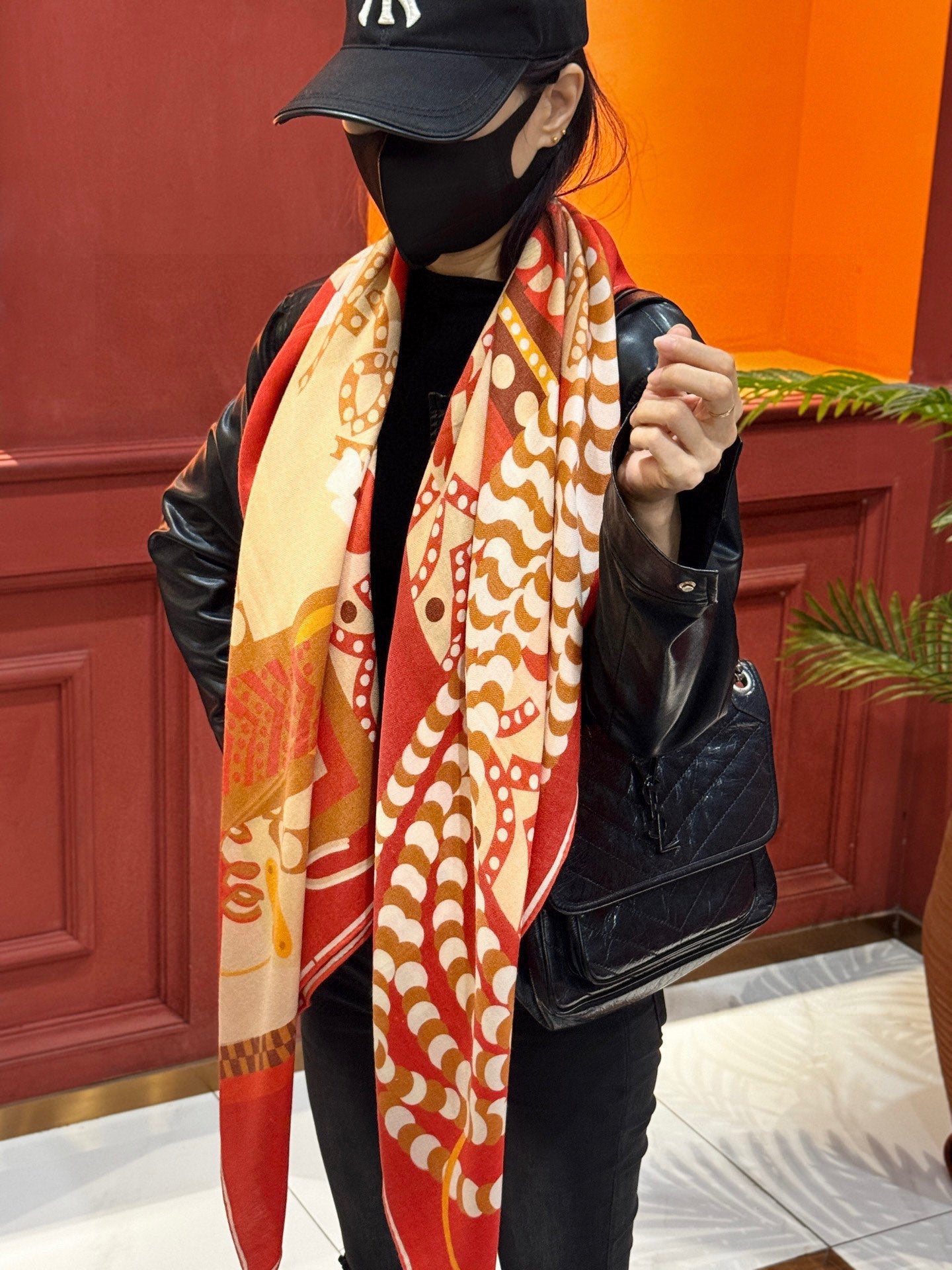 HM Dressage Tressage 140 CM Red Beige Colorful Cashmere And Silk 293232