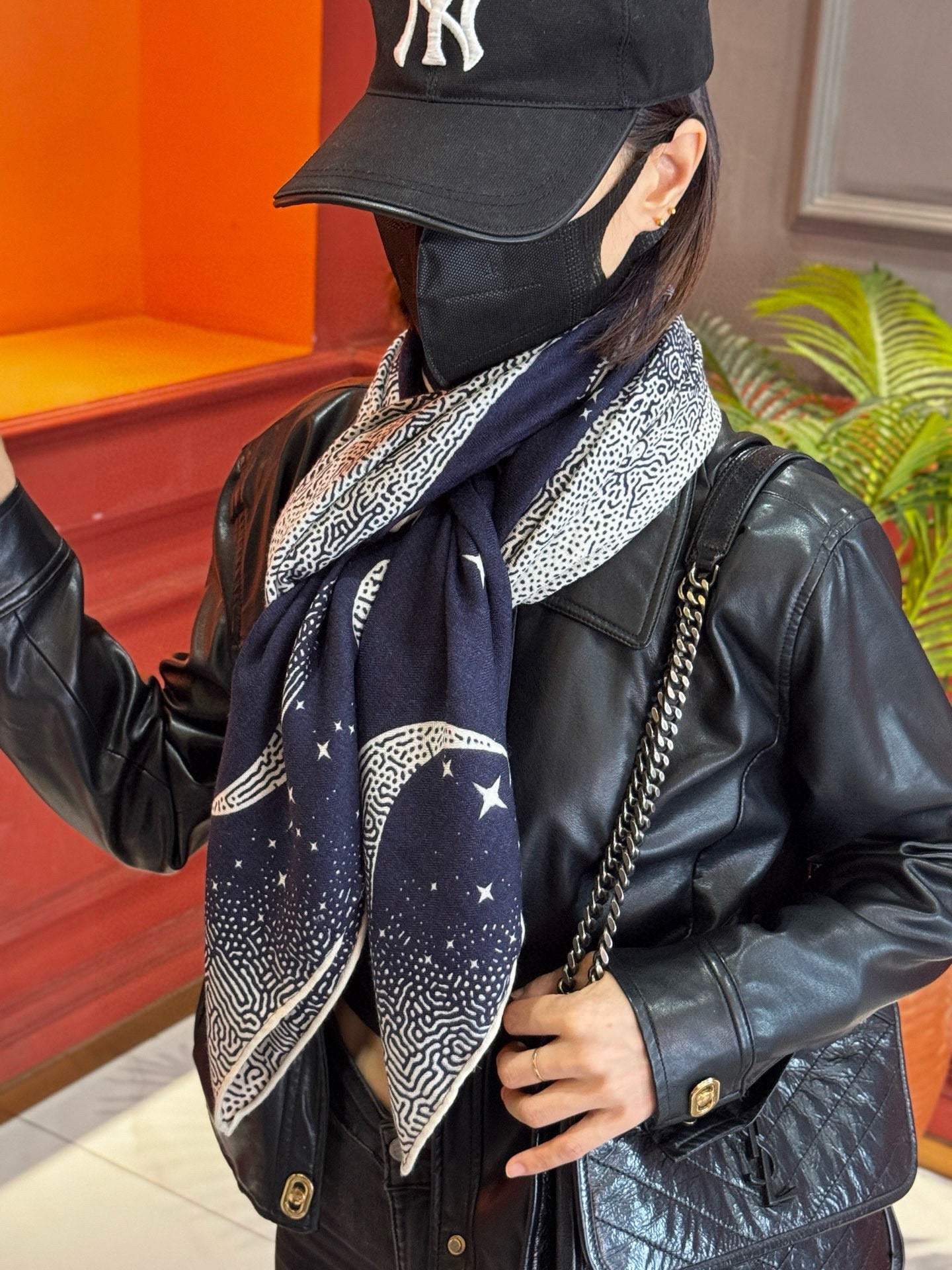 HM Clair de Lune 140 CM Navy Blue Cashmere and Silk 293248