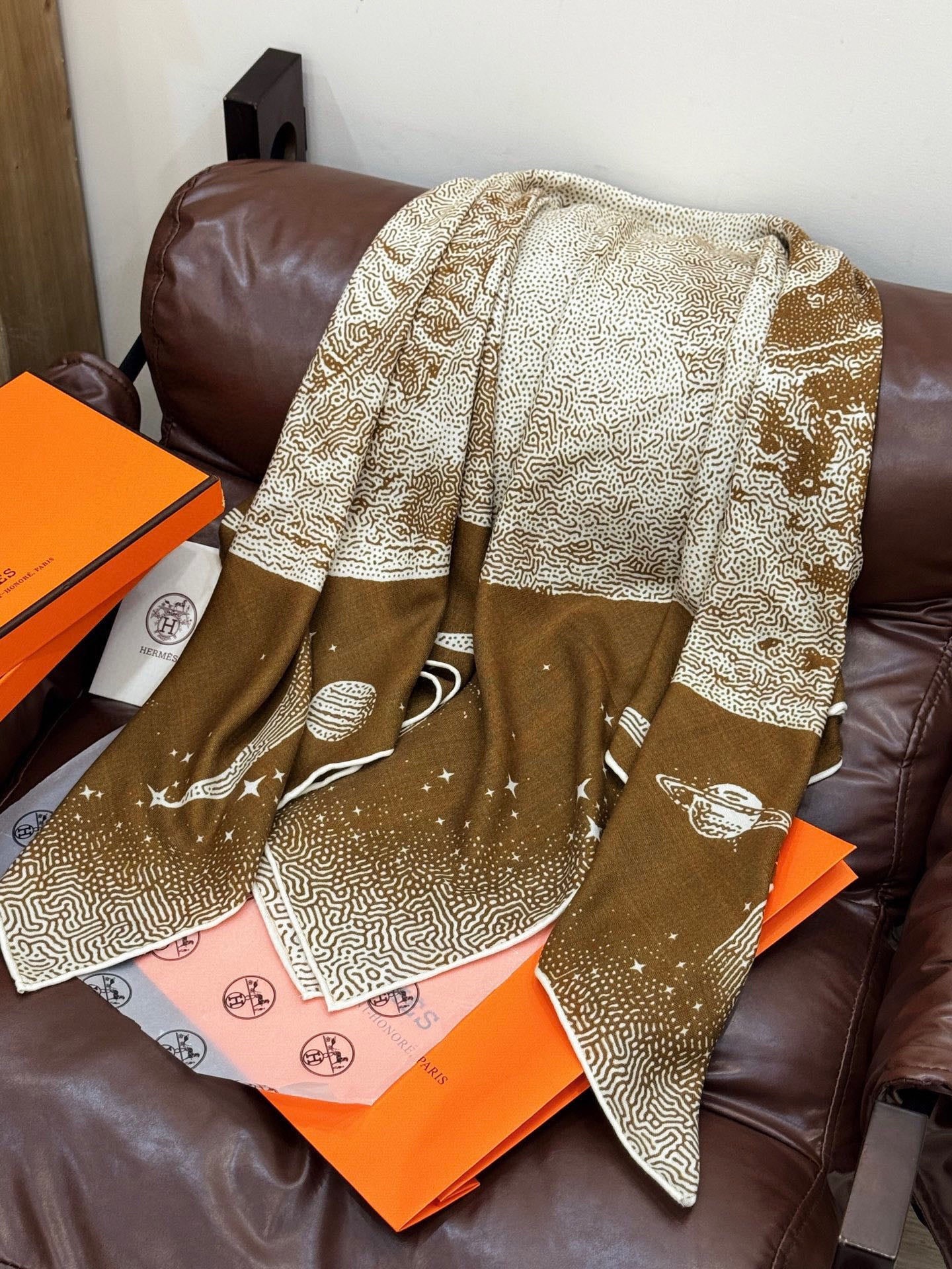 HM Clair de Lune 140 CM Warm Brown Cashmere and Silk 293251